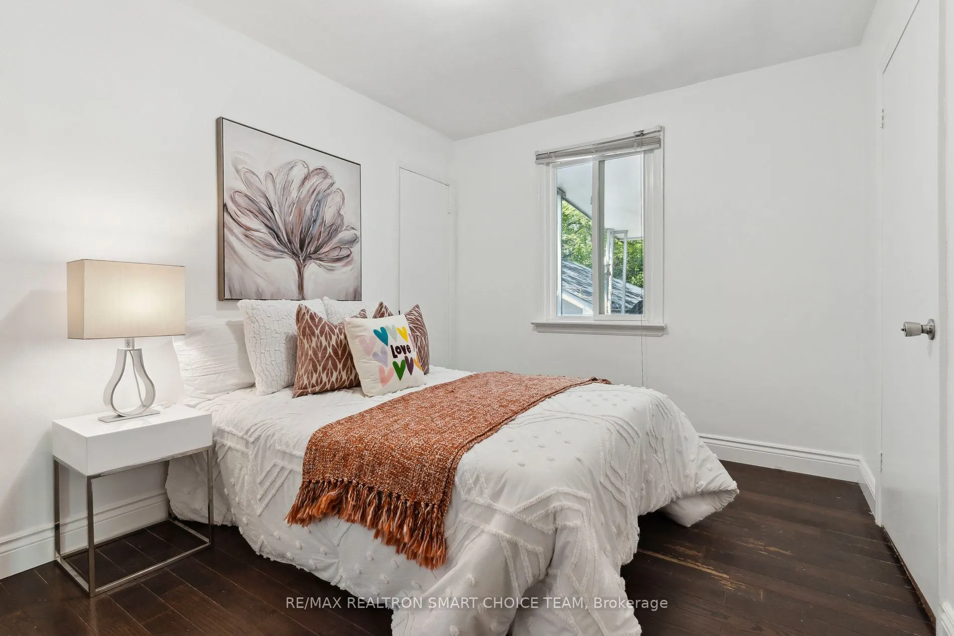 106 Steeles Avenue E
