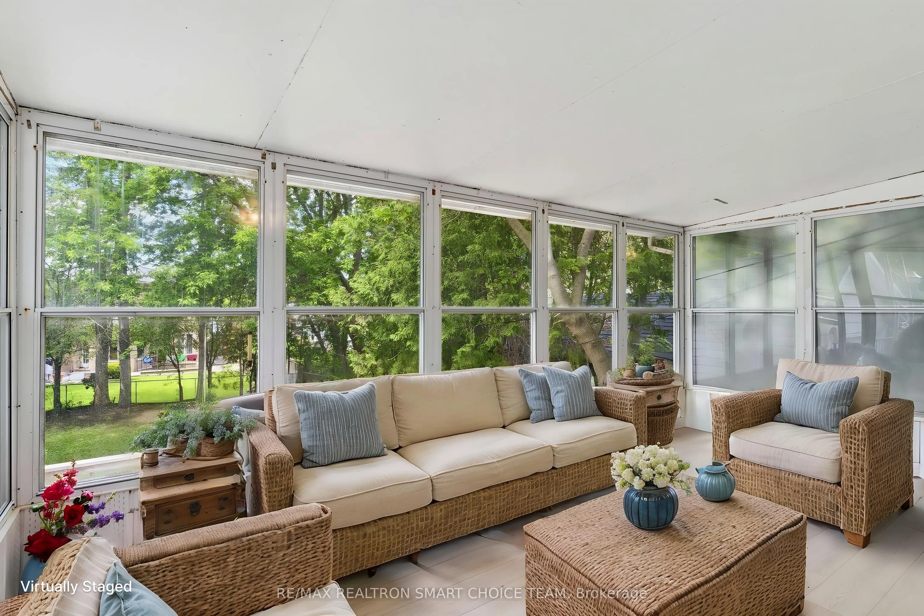 106 Steeles Avenue E