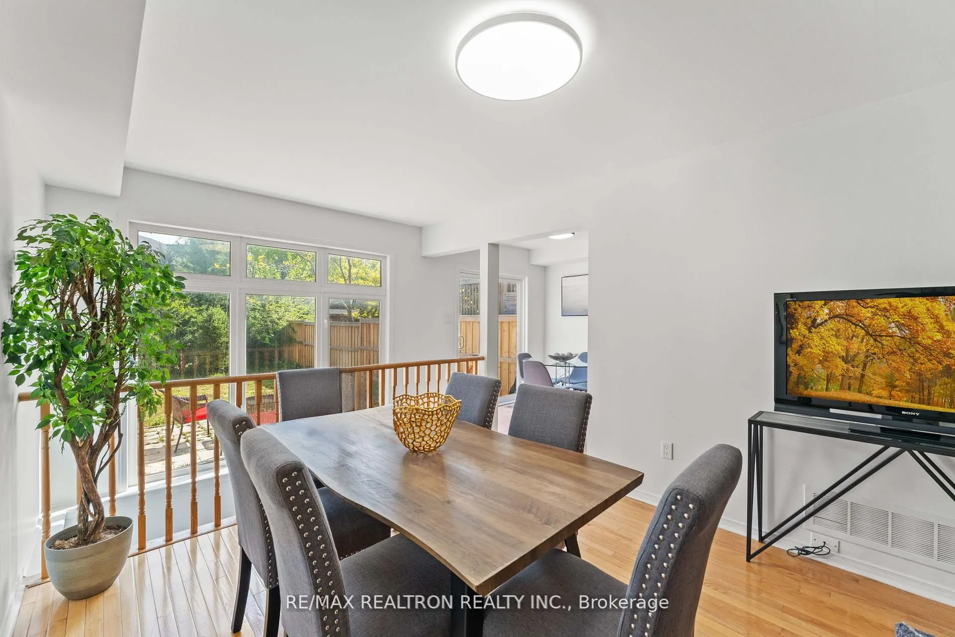 102 Lowther Avenue