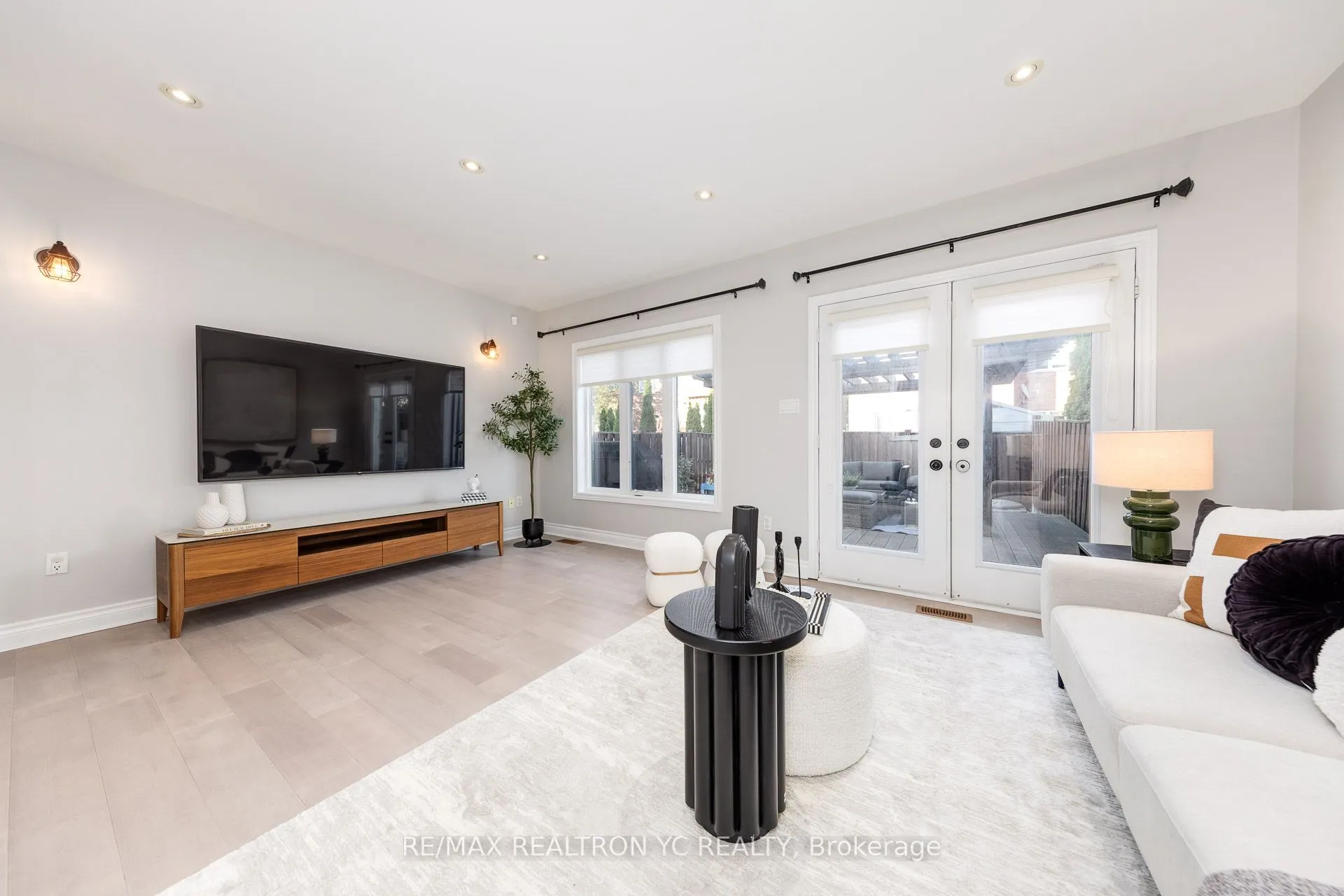 11 Carrier Crescent