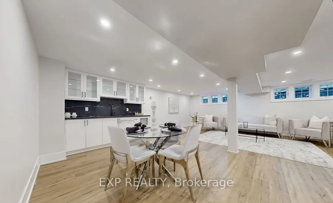 385 Easy Street