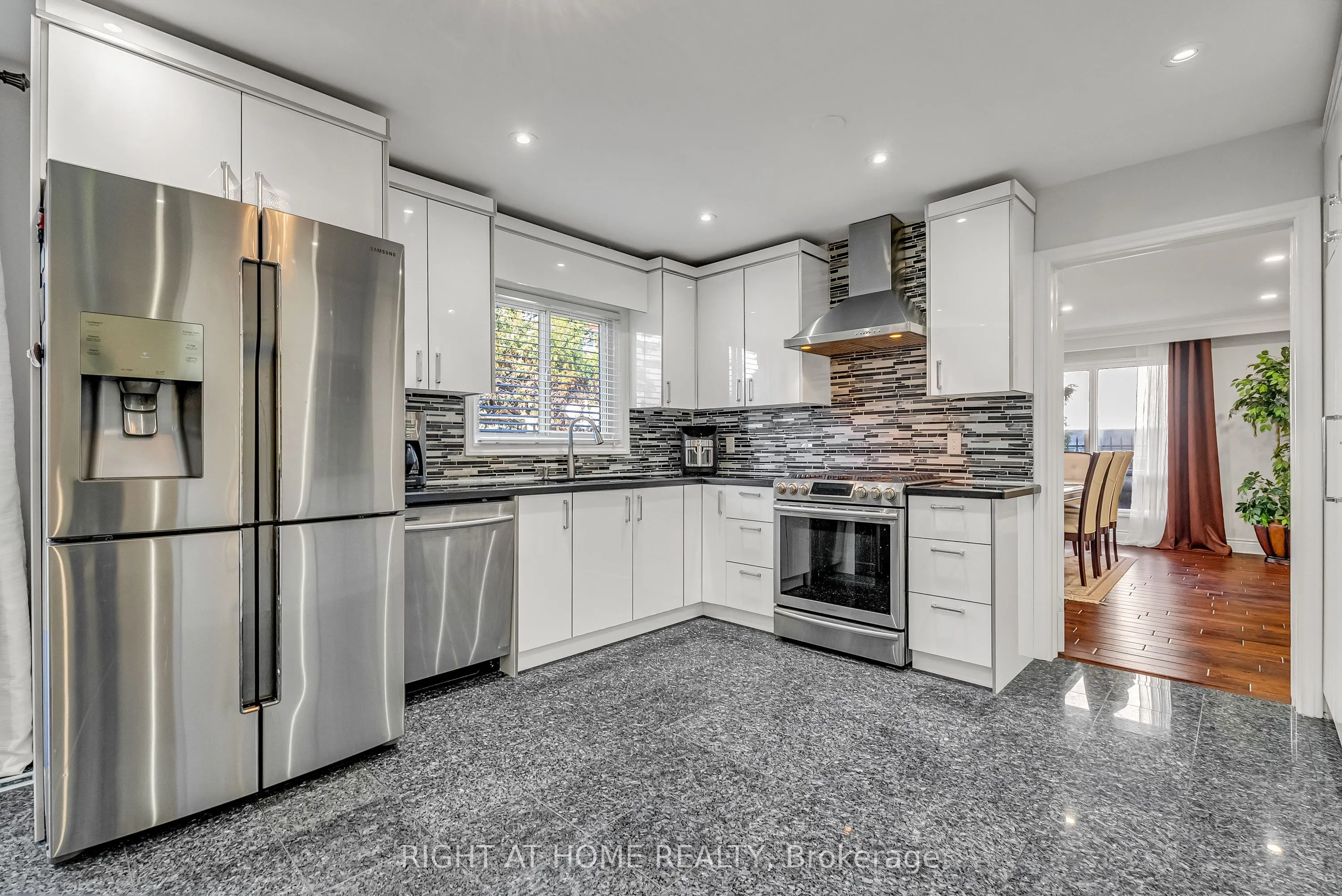 373 Firglen Ridge