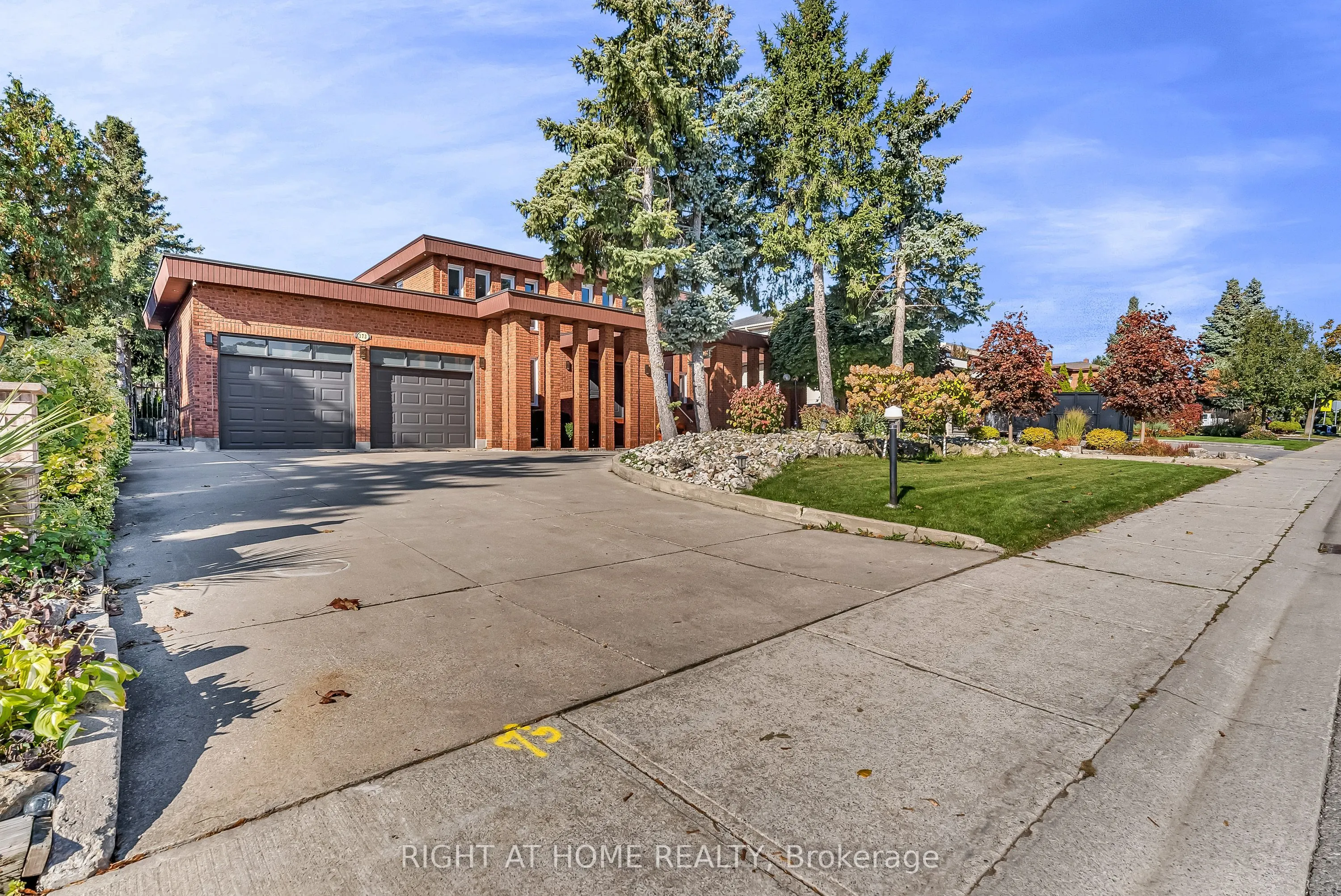 373 Firglen Ridge