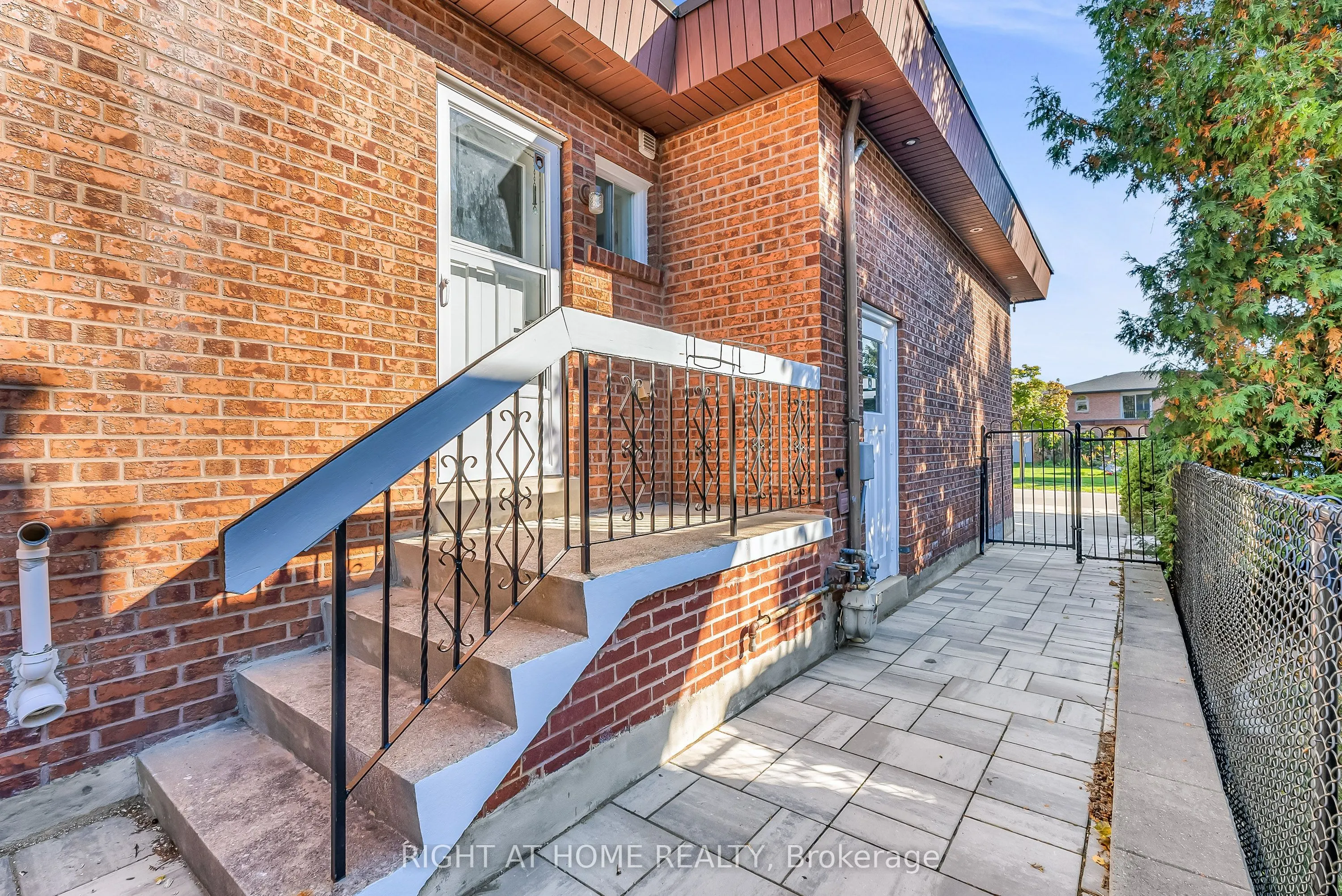 373 Firglen Ridge