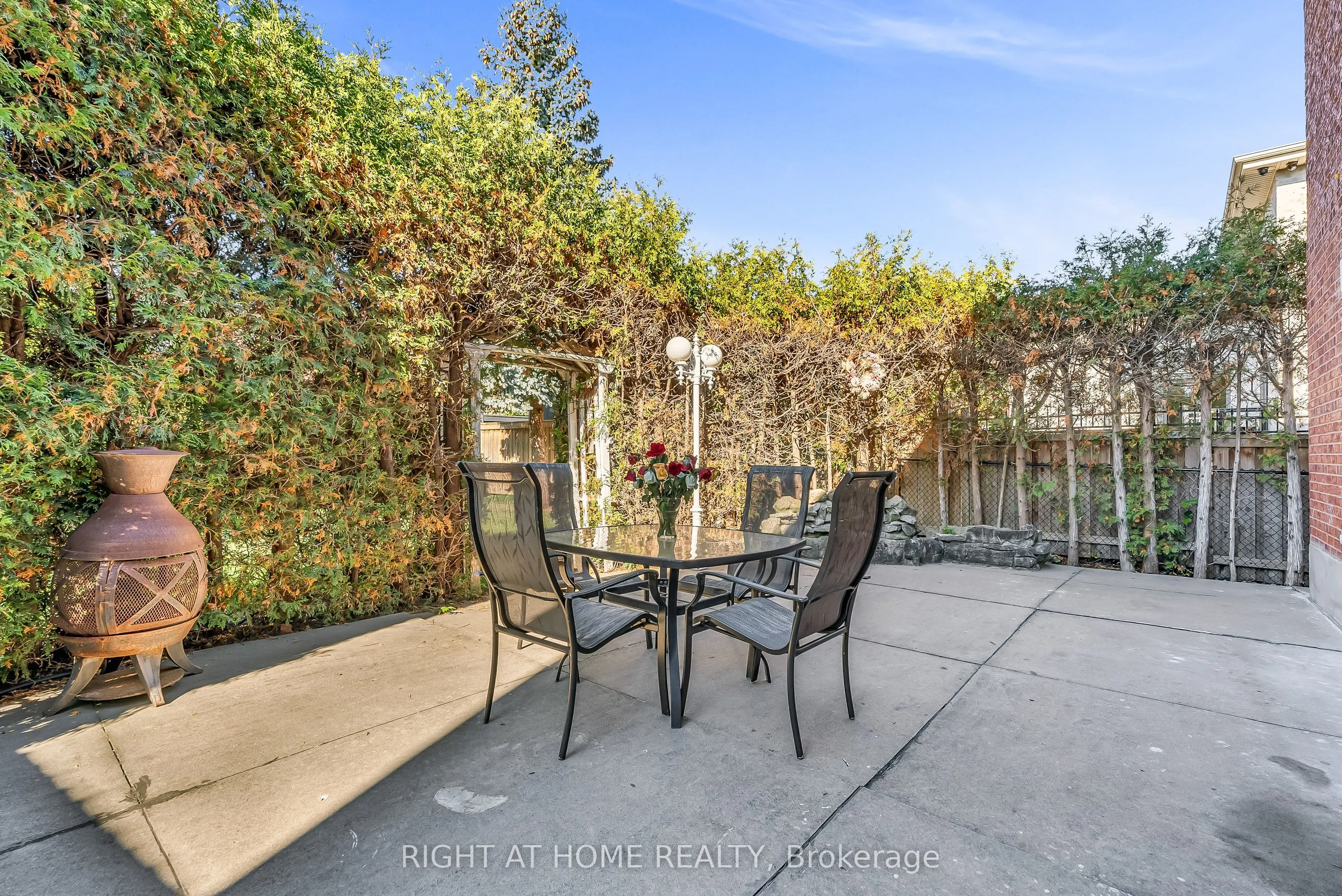 373 Firglen Ridge