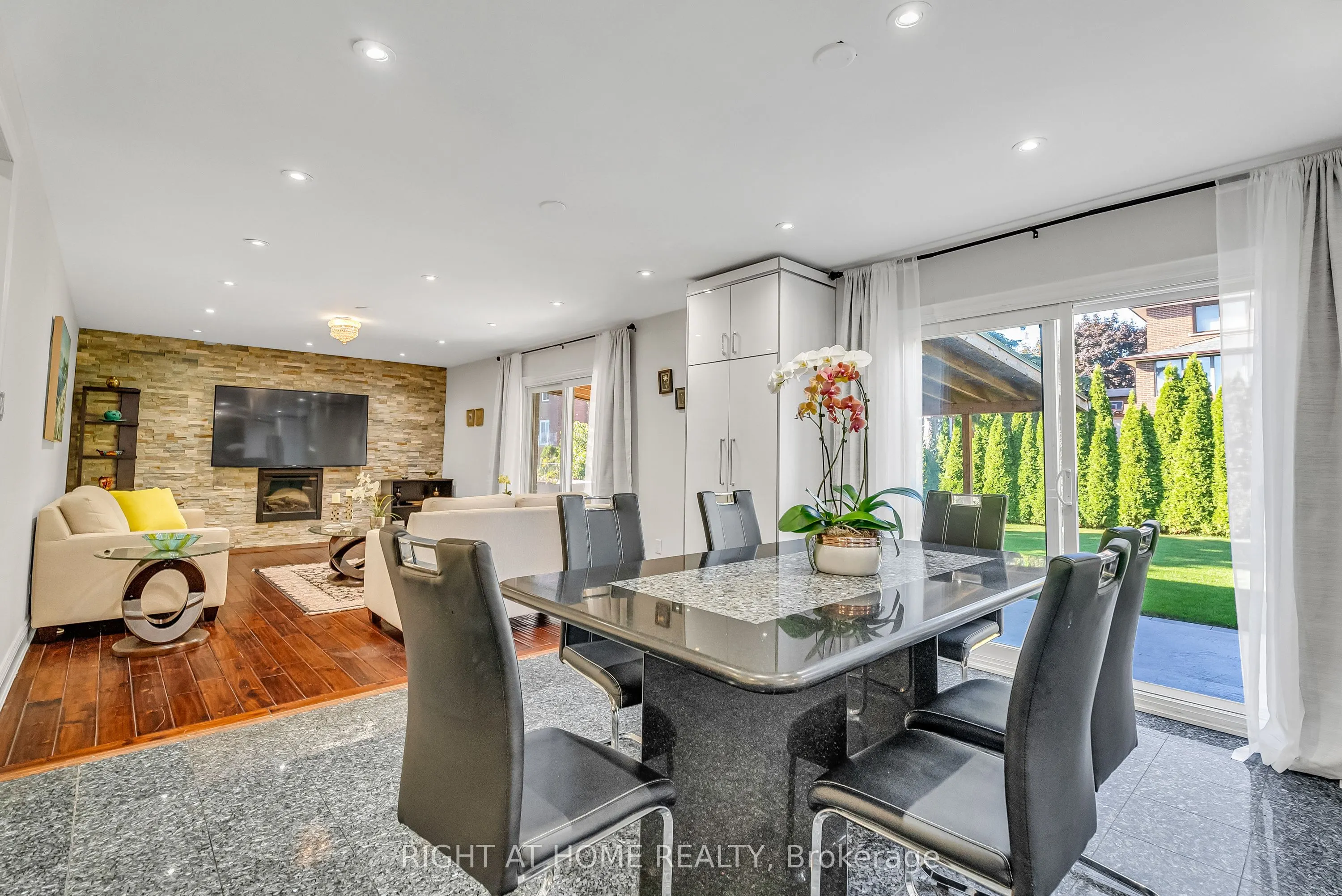 373 Firglen Ridge