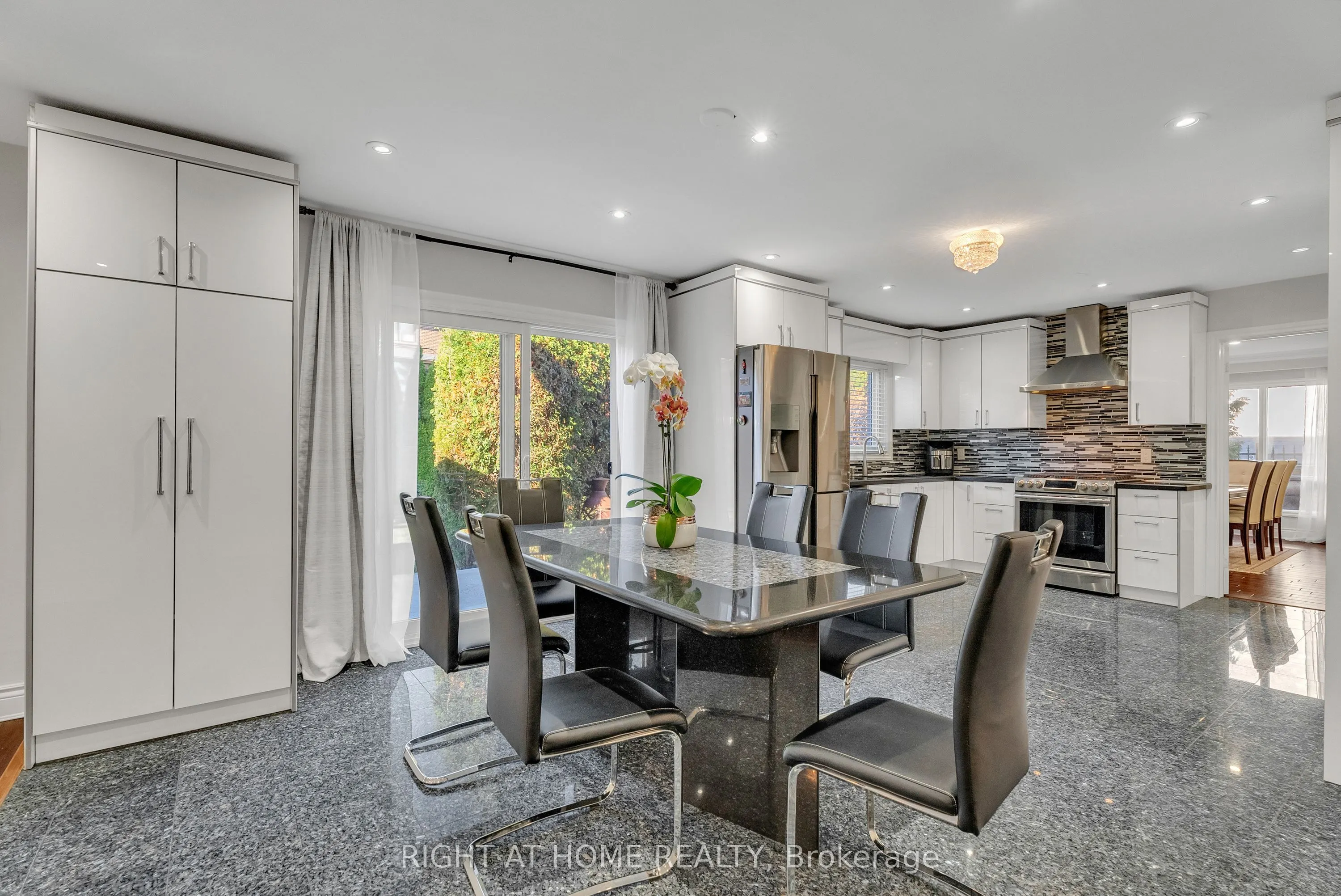 373 Firglen Ridge