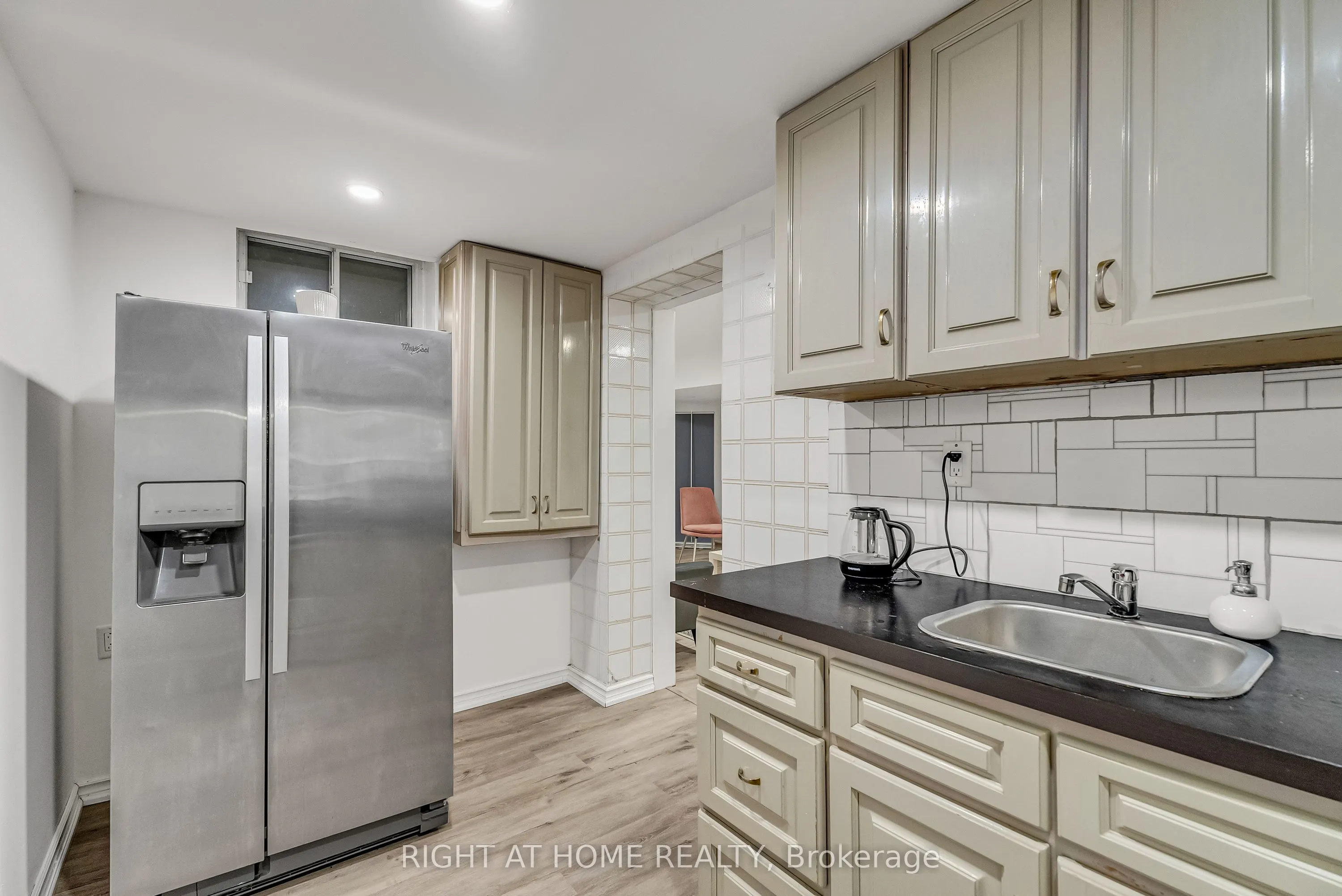 373 Firglen Ridge
