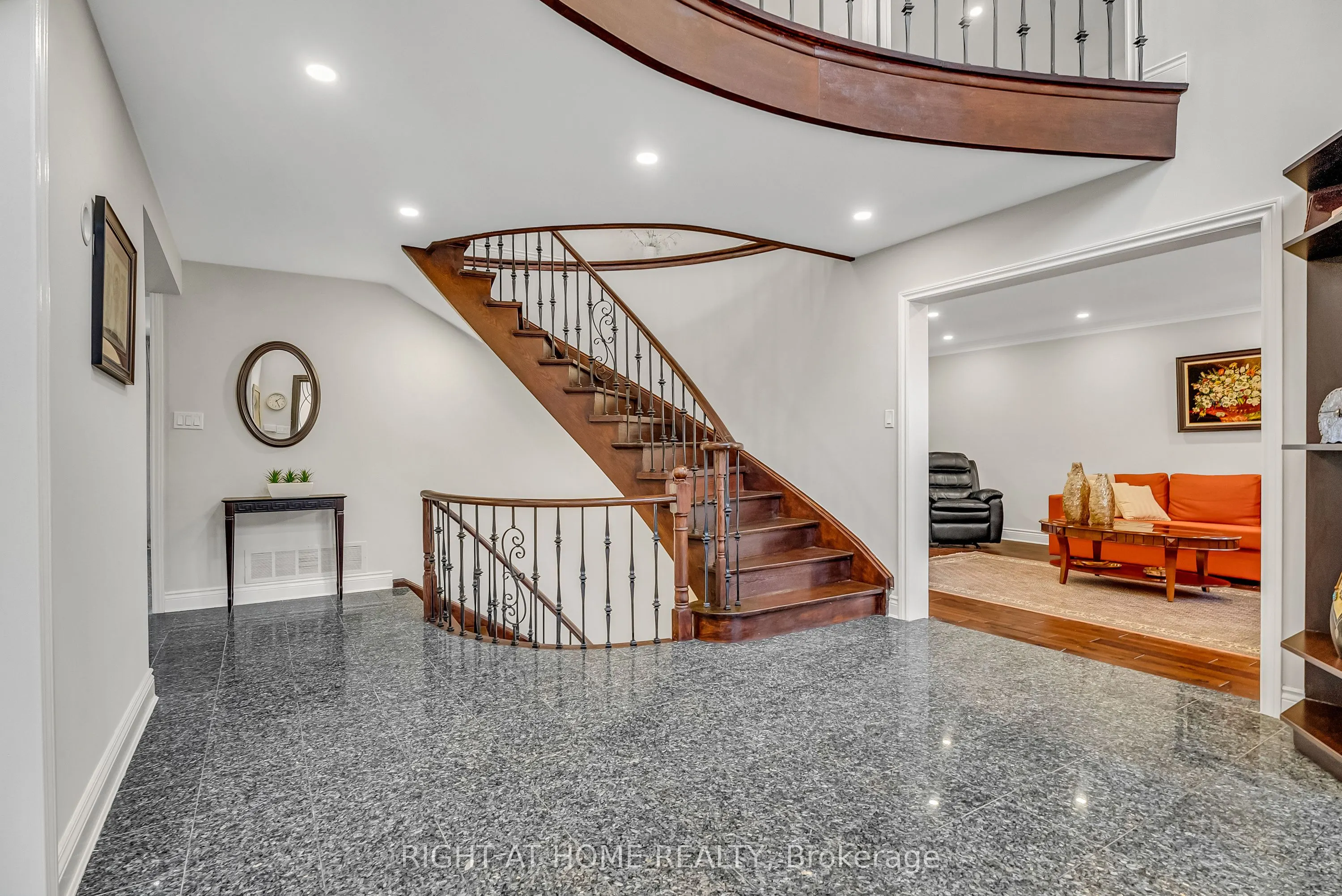 373 Firglen Ridge