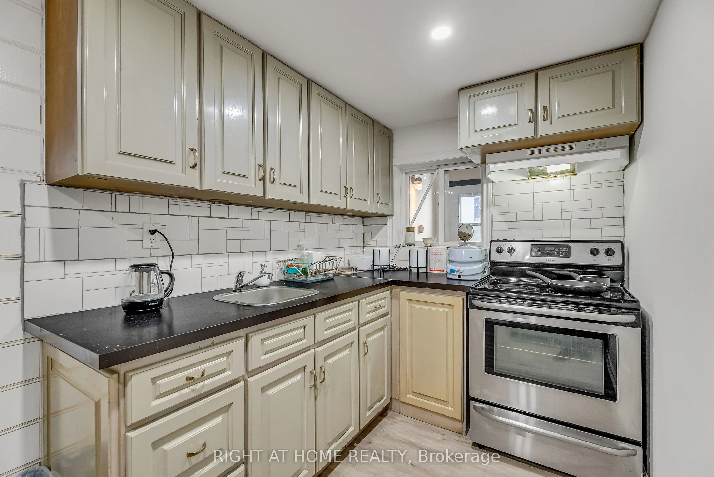 373 Firglen Ridge