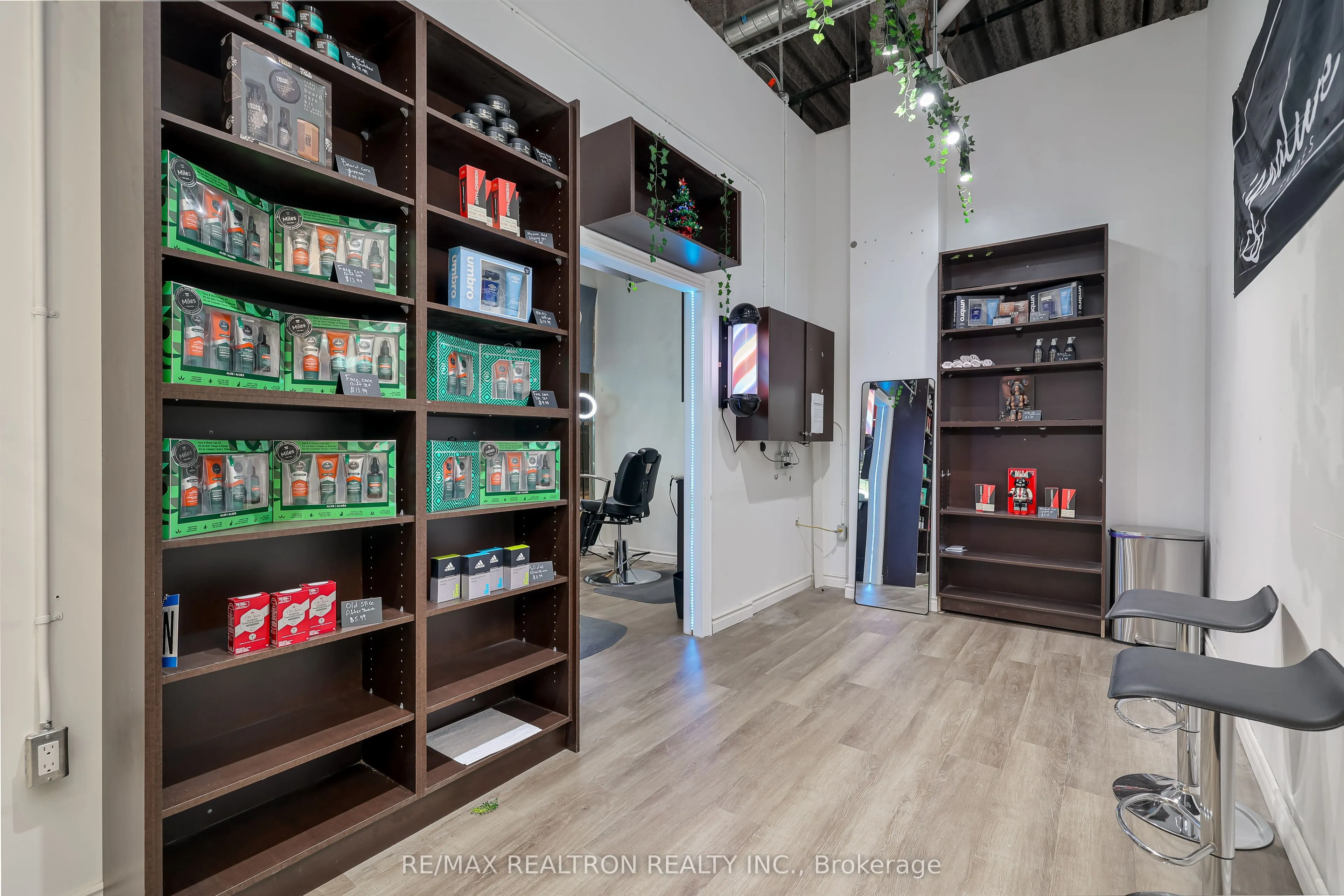 9390 Woodbine Avenue, #2D1