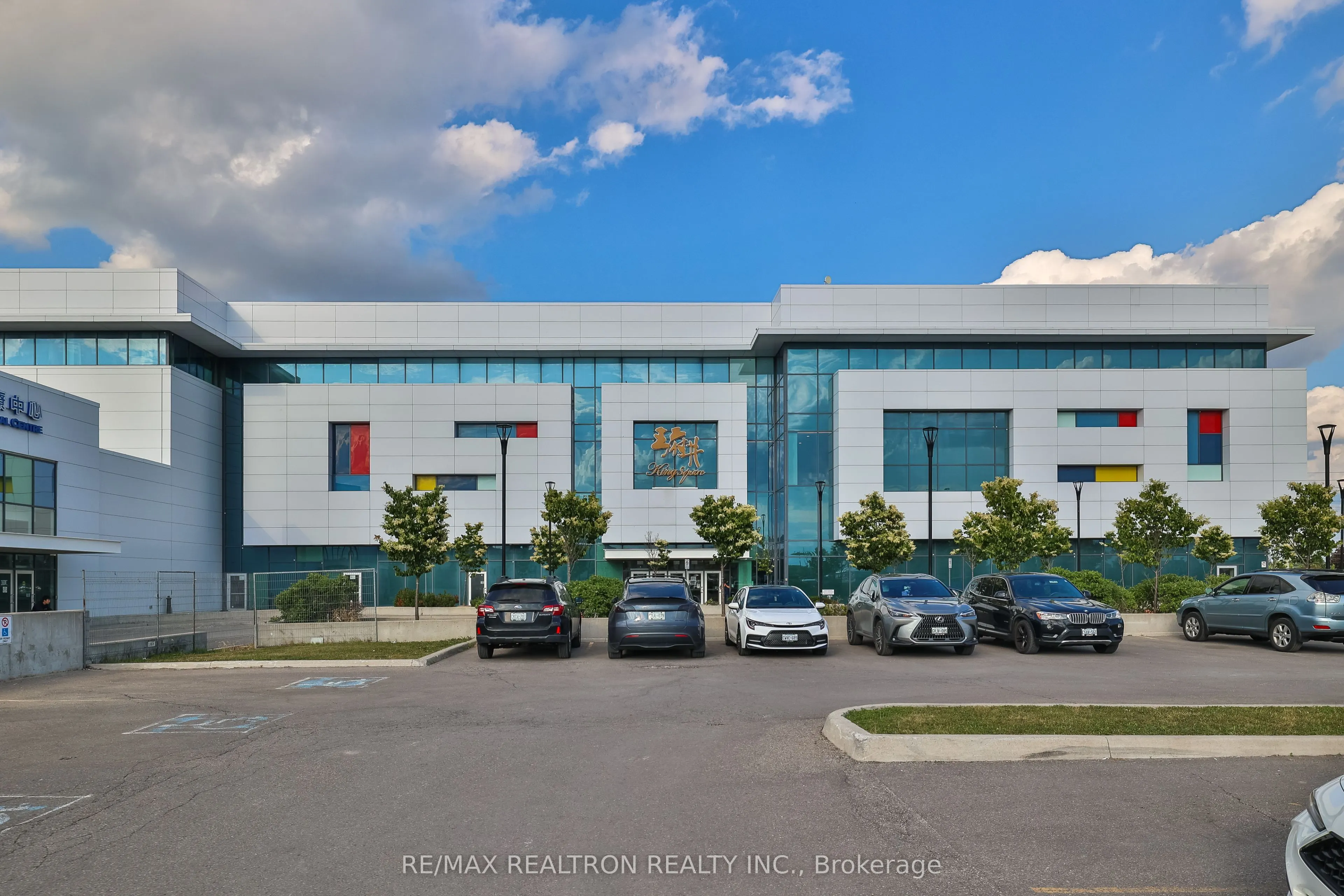 9390 Woodbine Avenue, #2D1