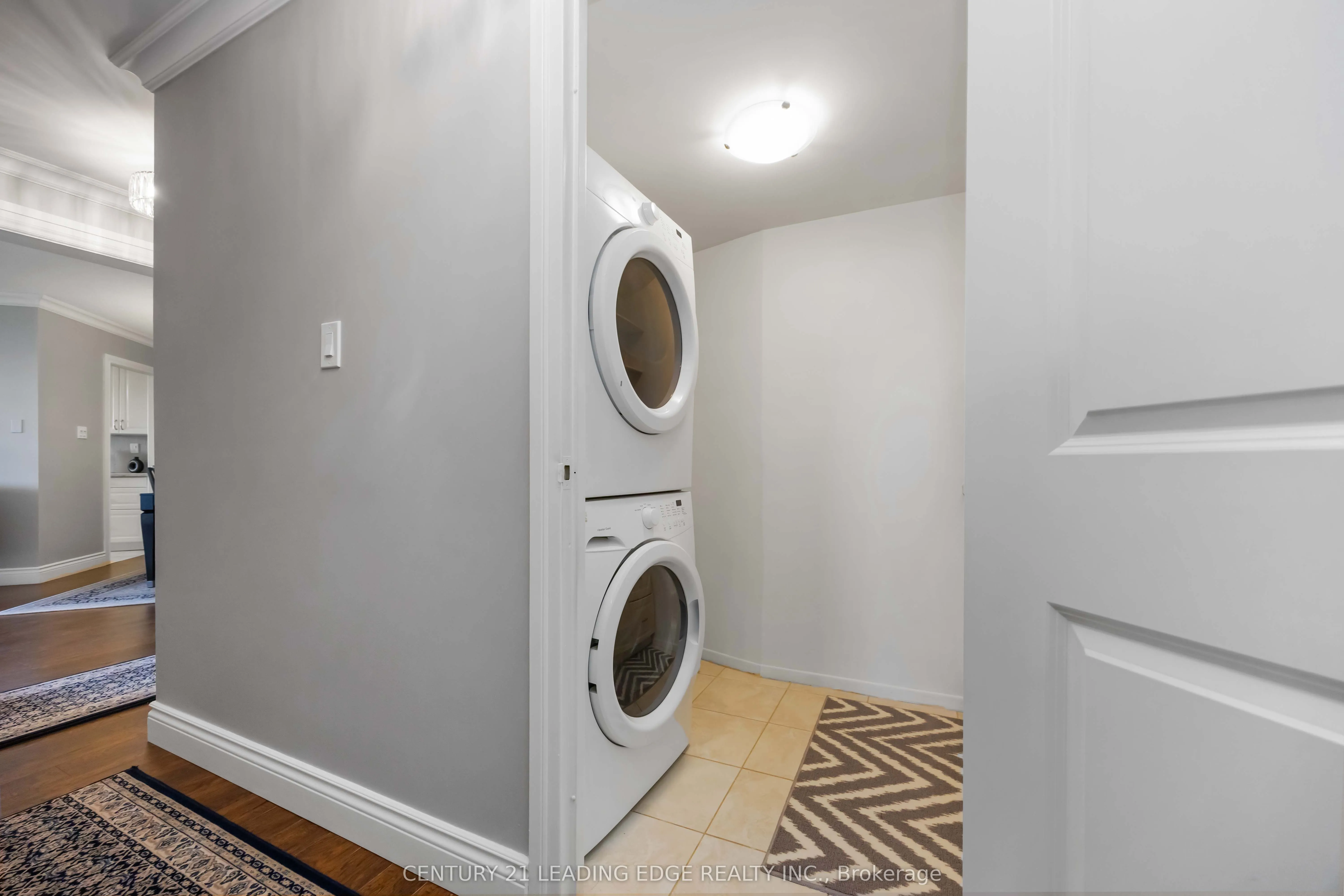 7811 Yonge Street, #811