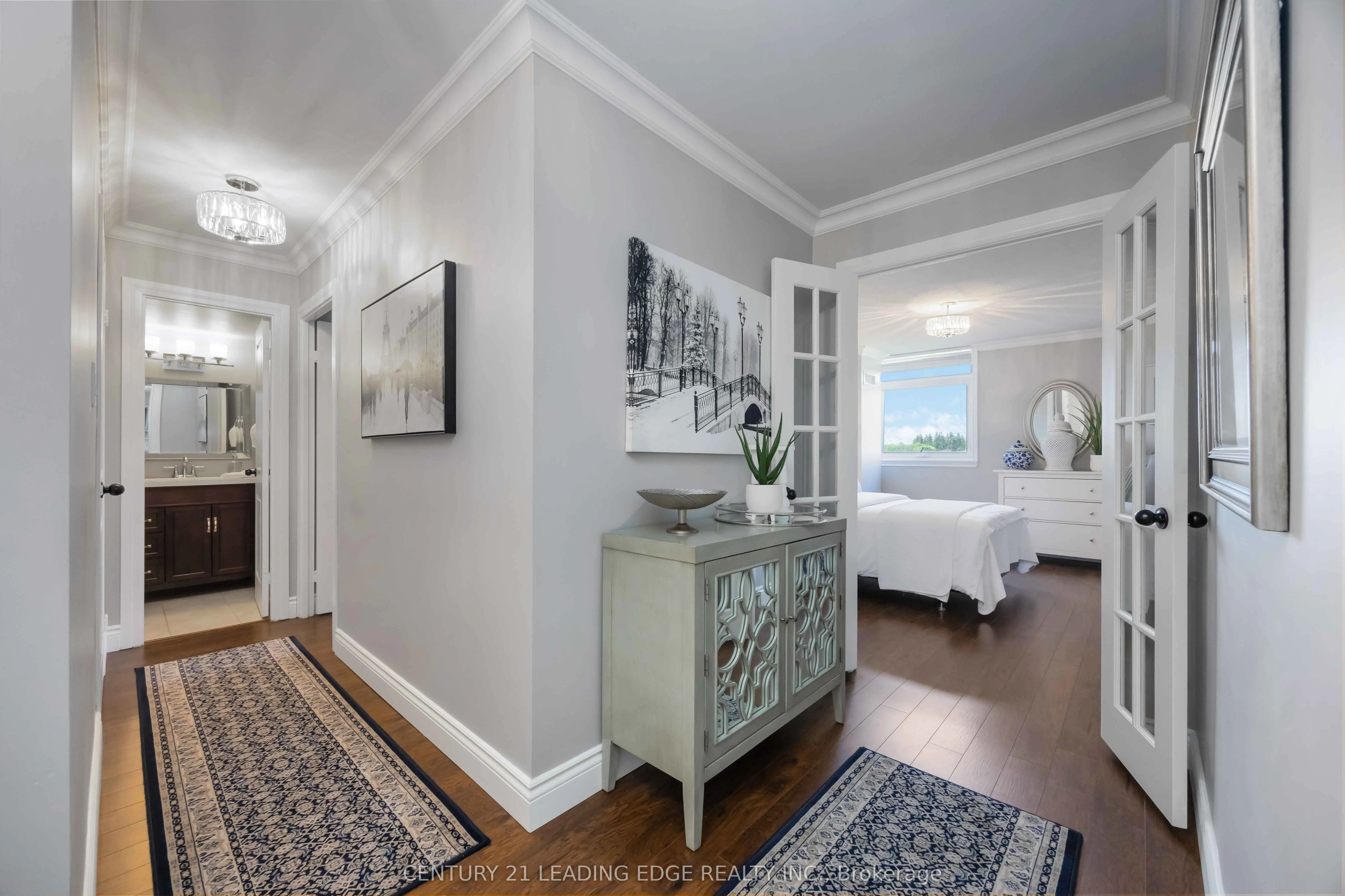 7811 Yonge Street, #811