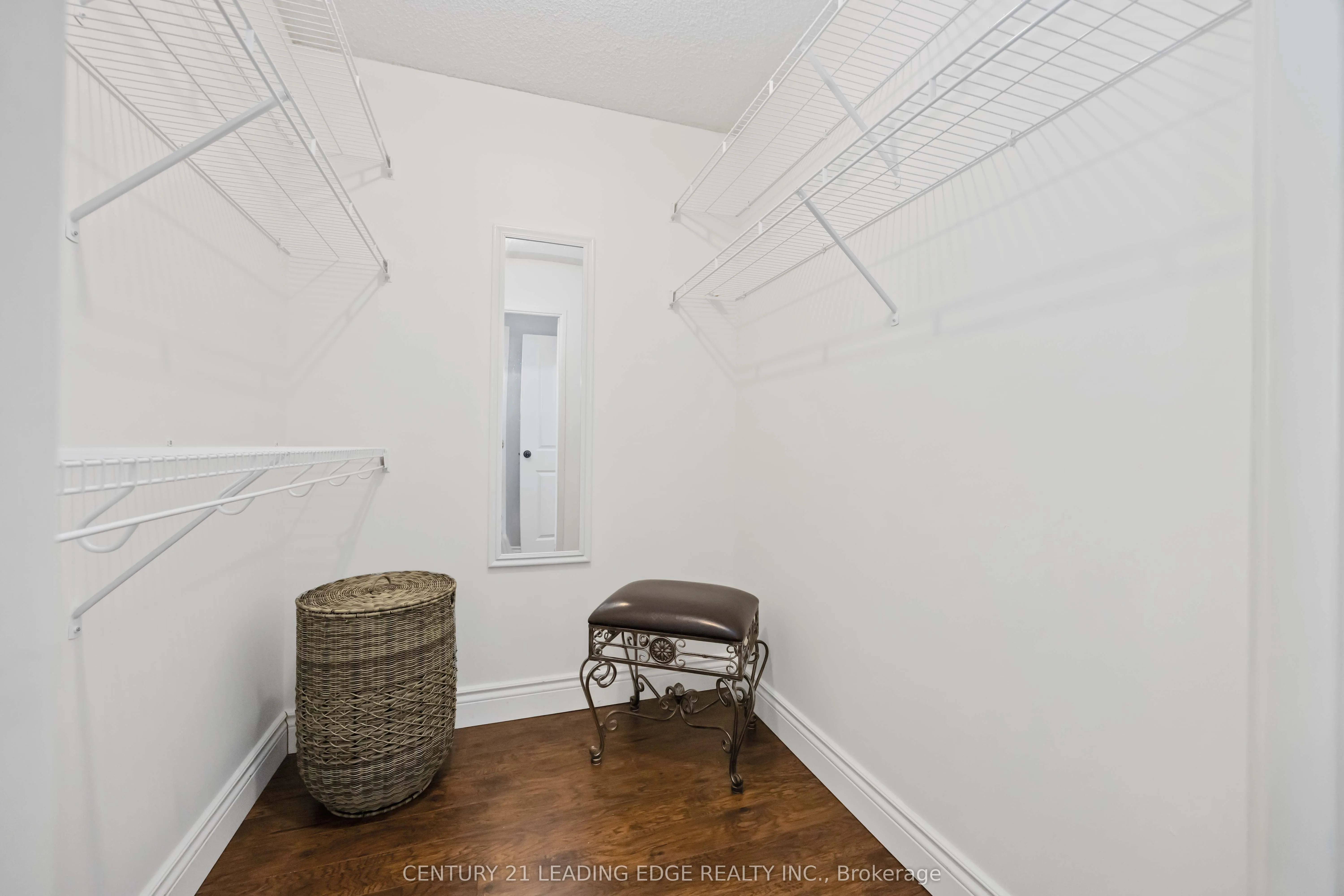 7811 Yonge Street, #811