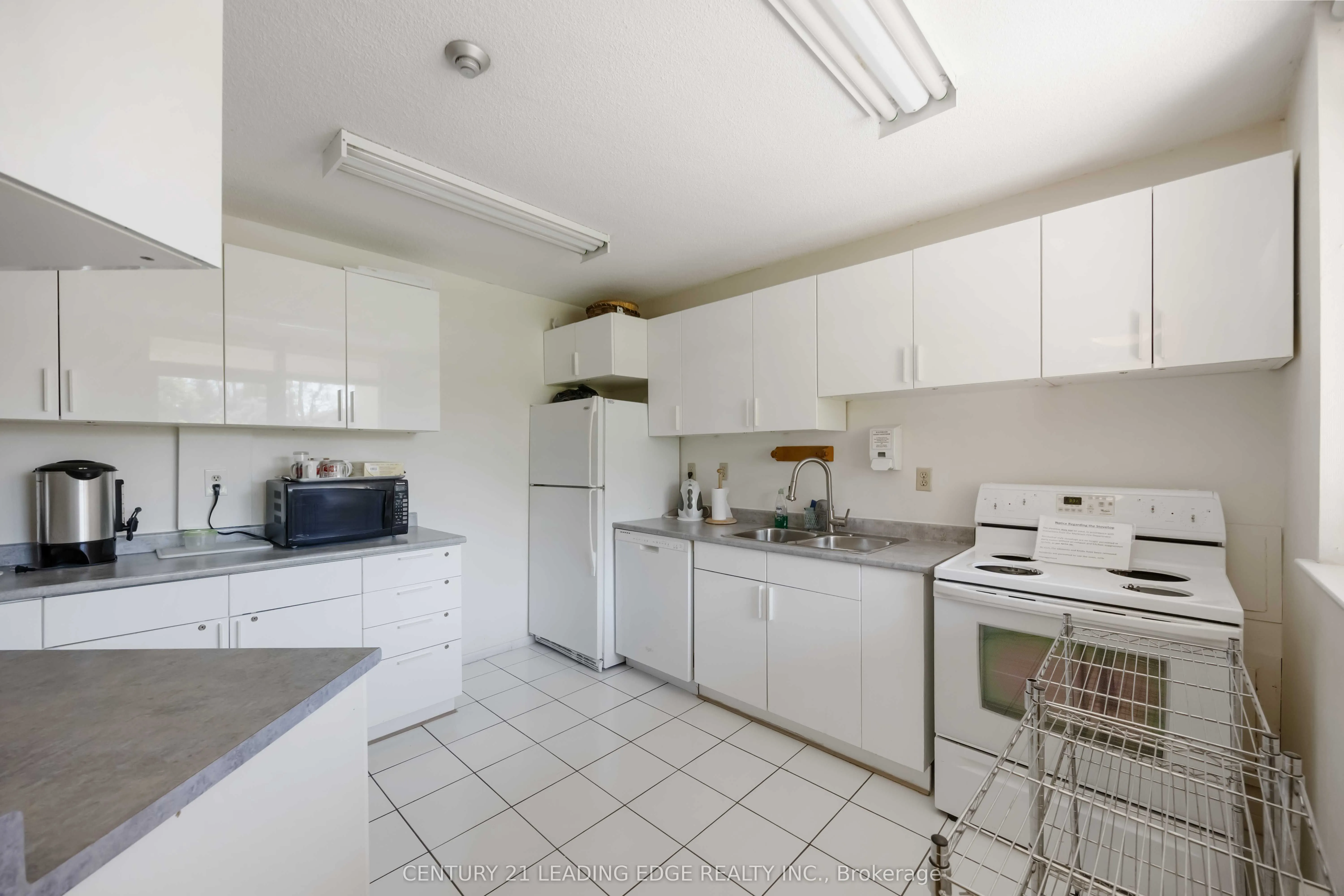 7811 Yonge Street, #811