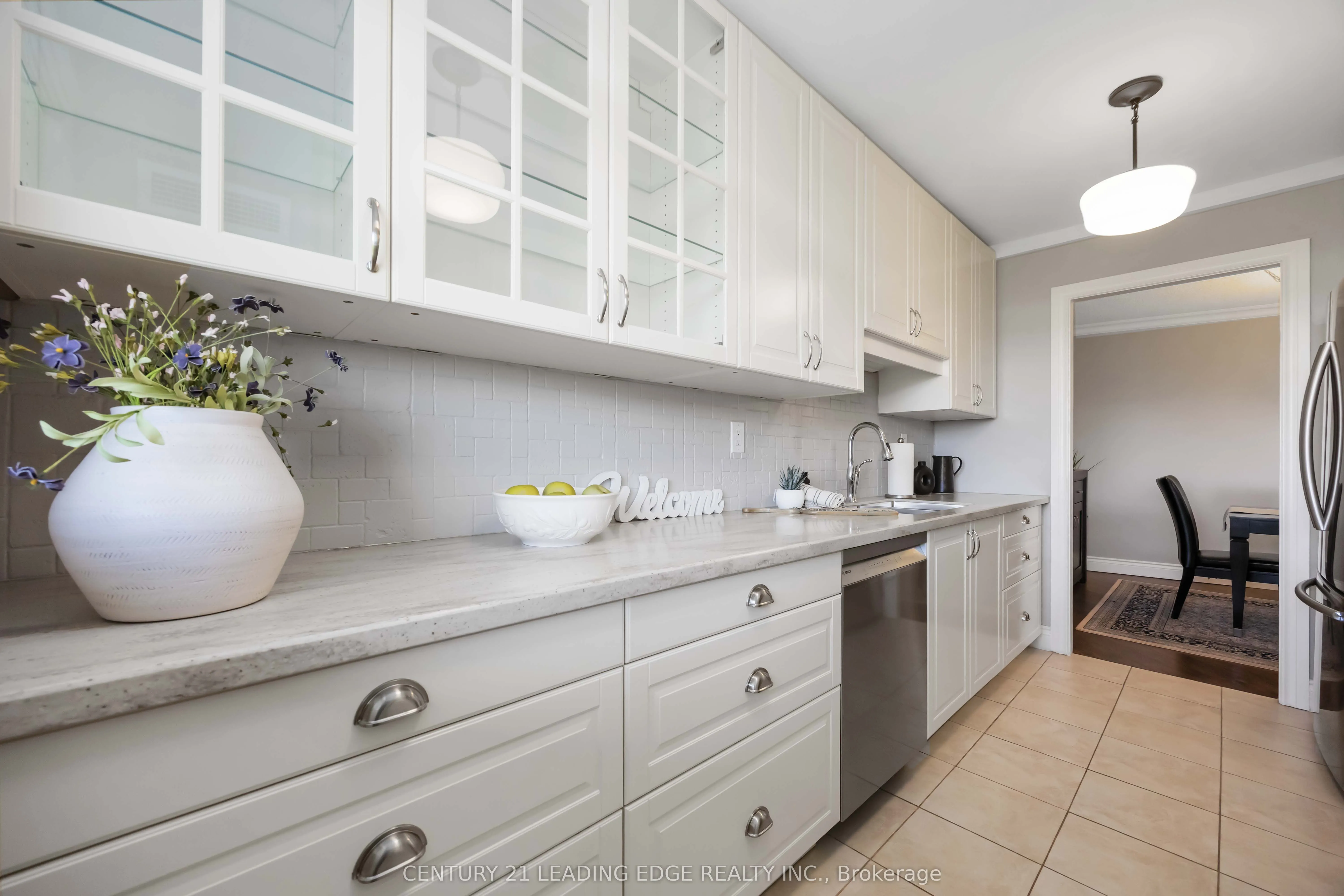 7811 Yonge Street, #811