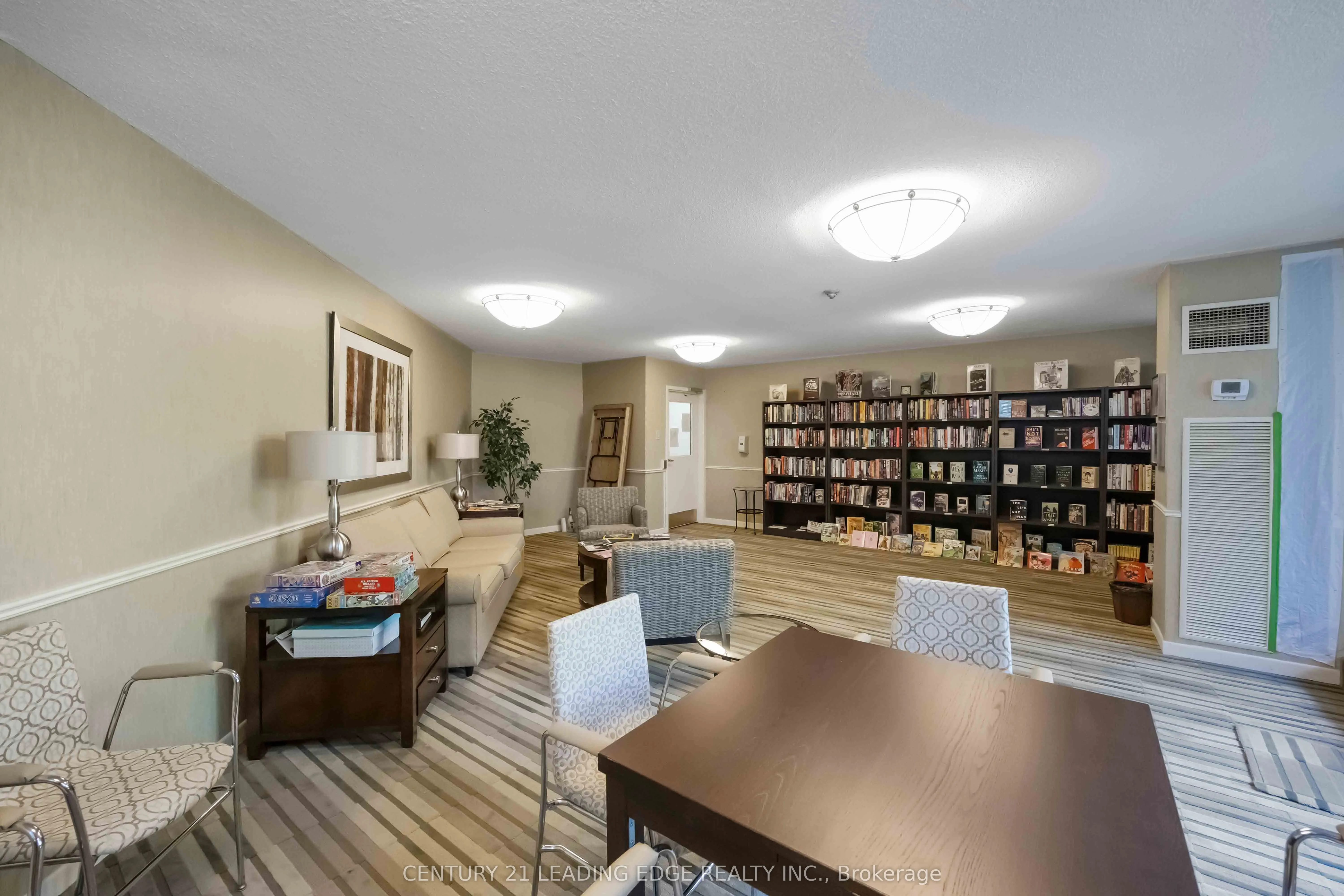7811 Yonge Street, #811