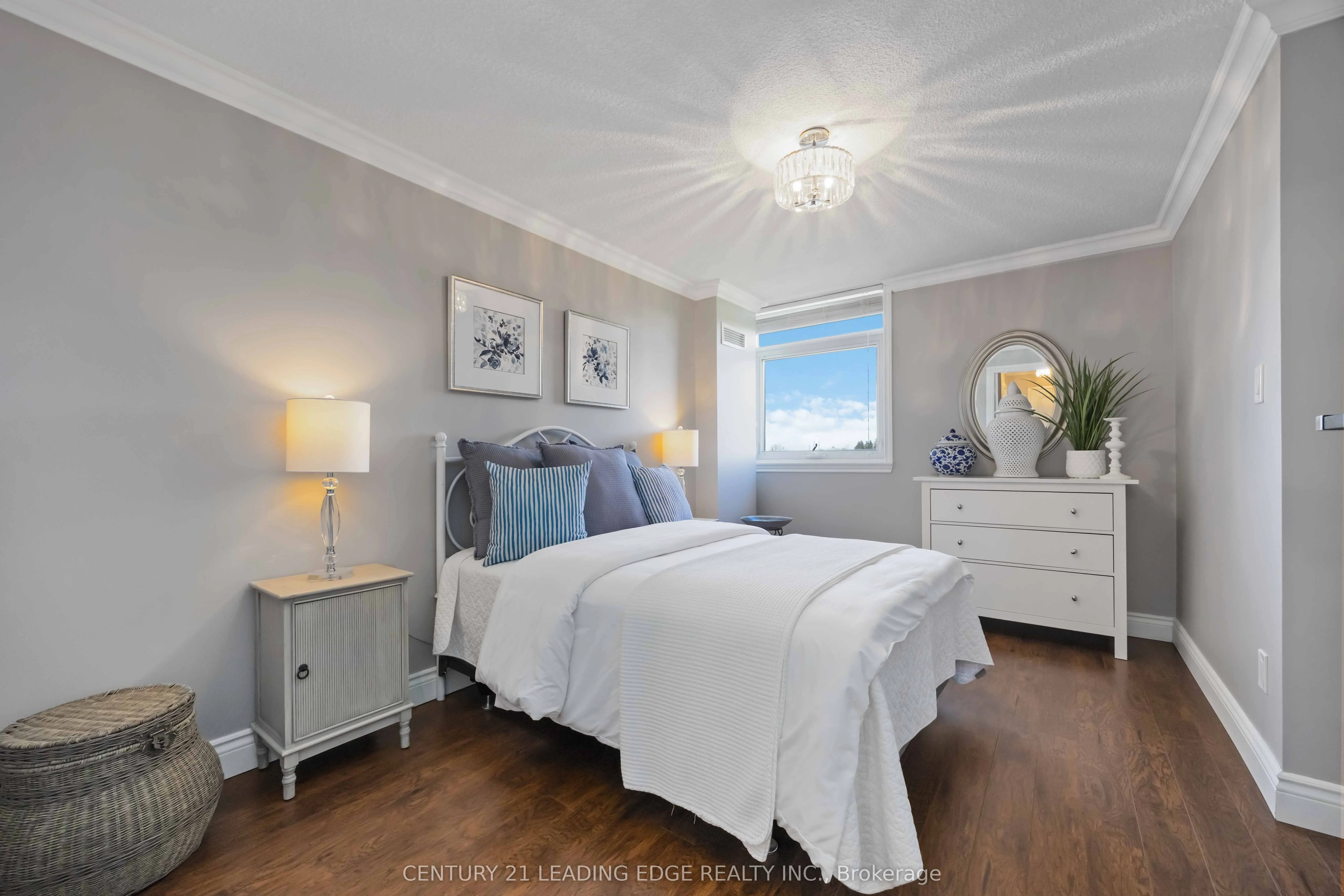 7811 Yonge Street, #811