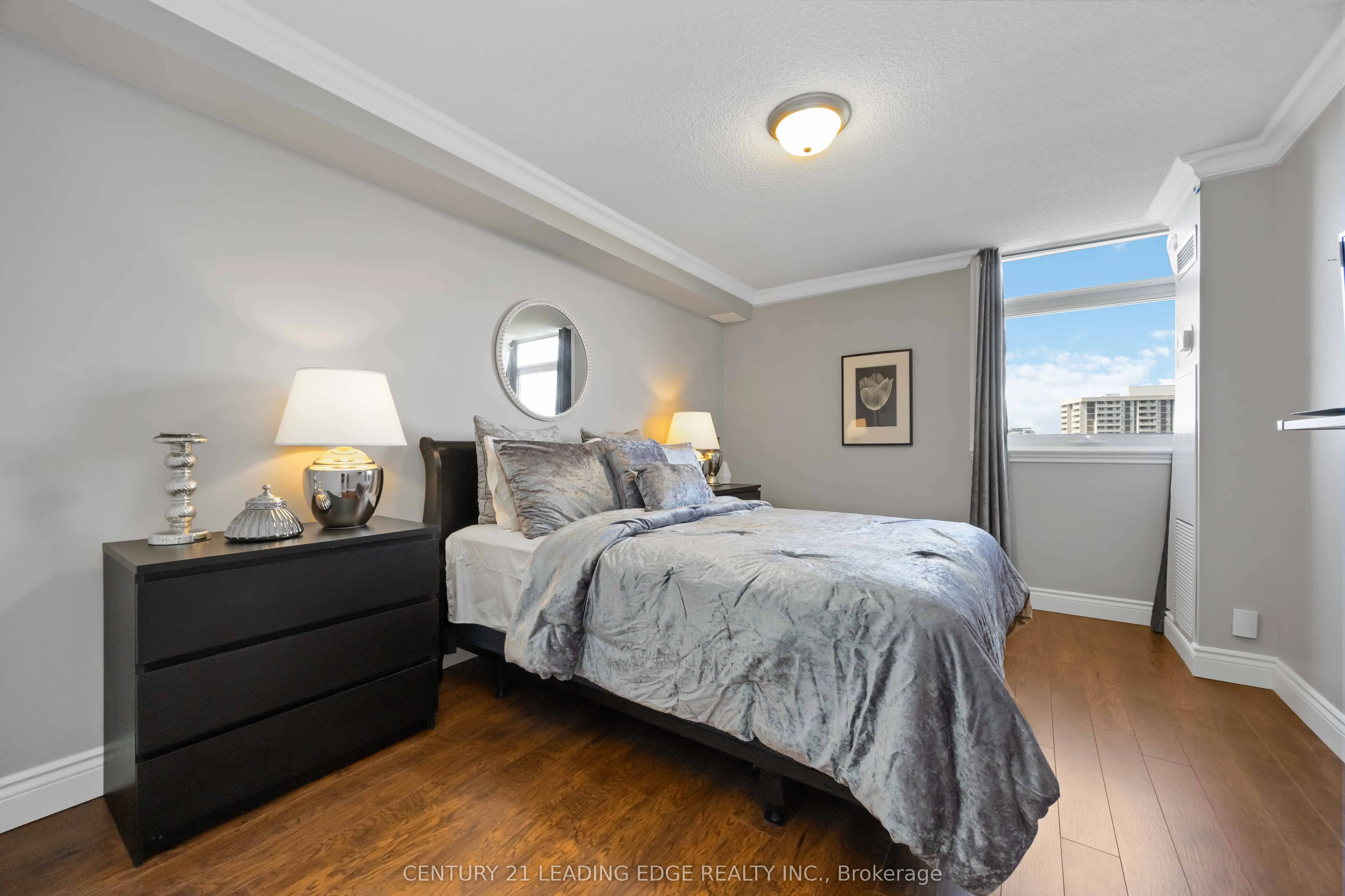 7811 Yonge Street, #811