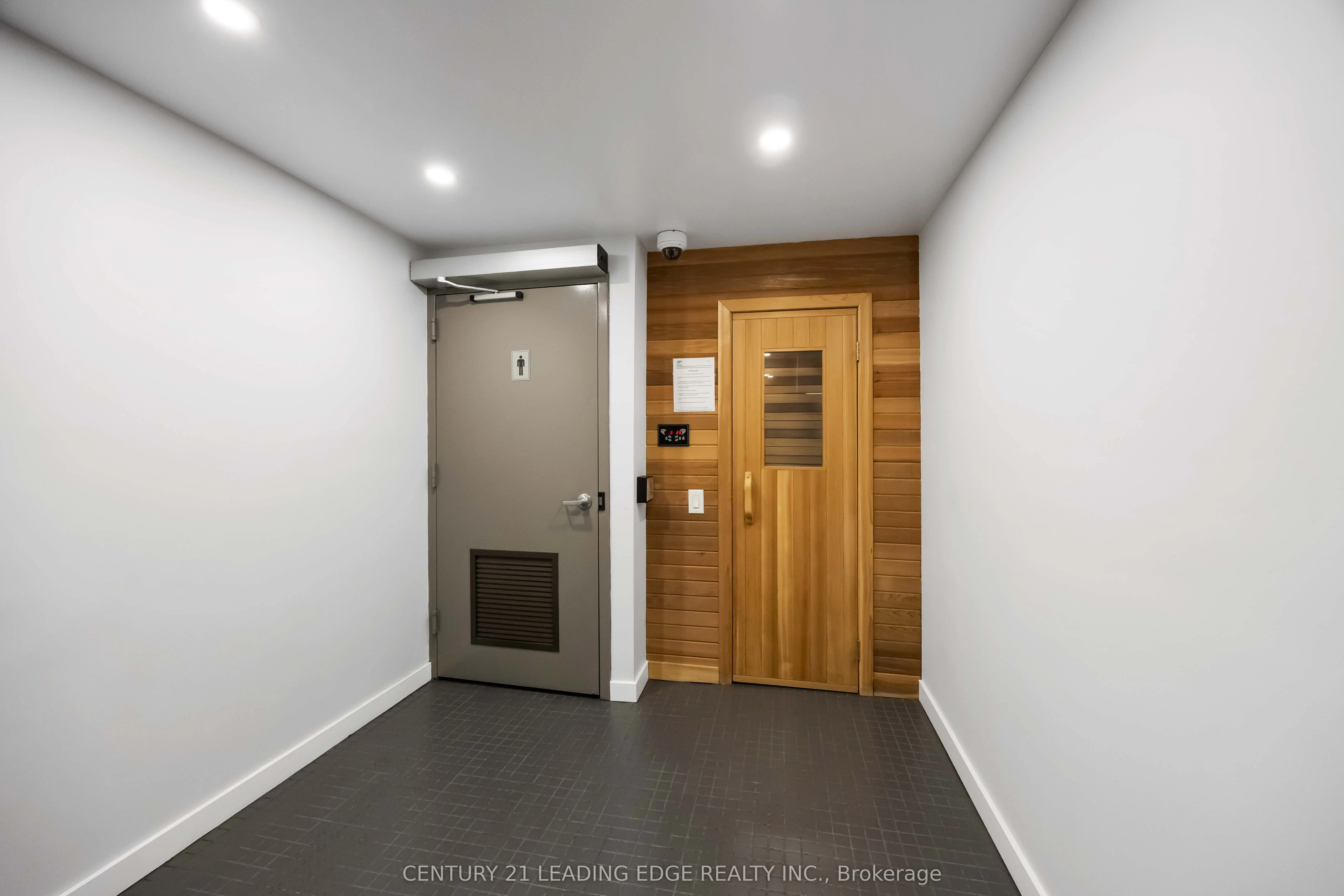 7811 Yonge Street, #811