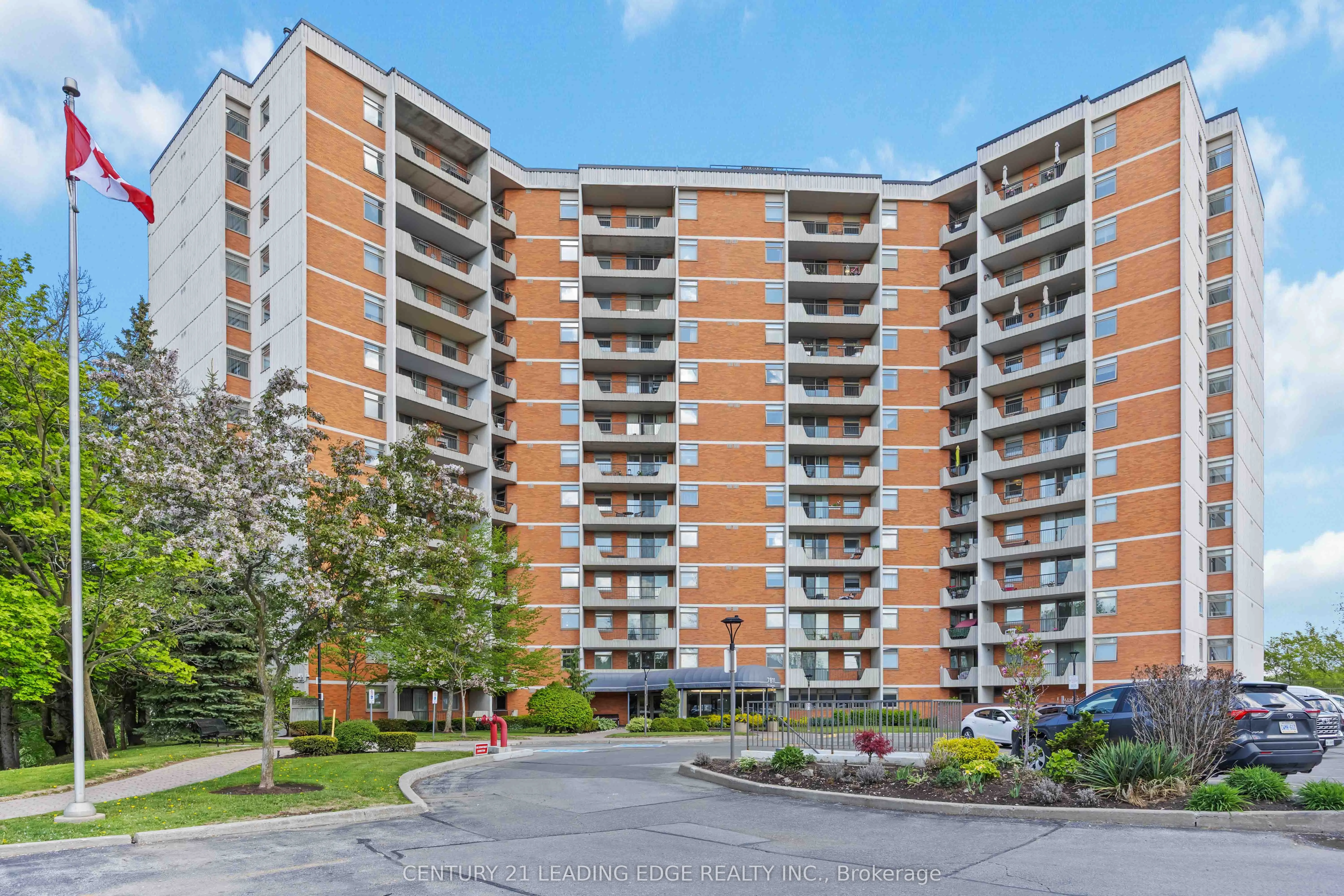 7811 Yonge Street, #811