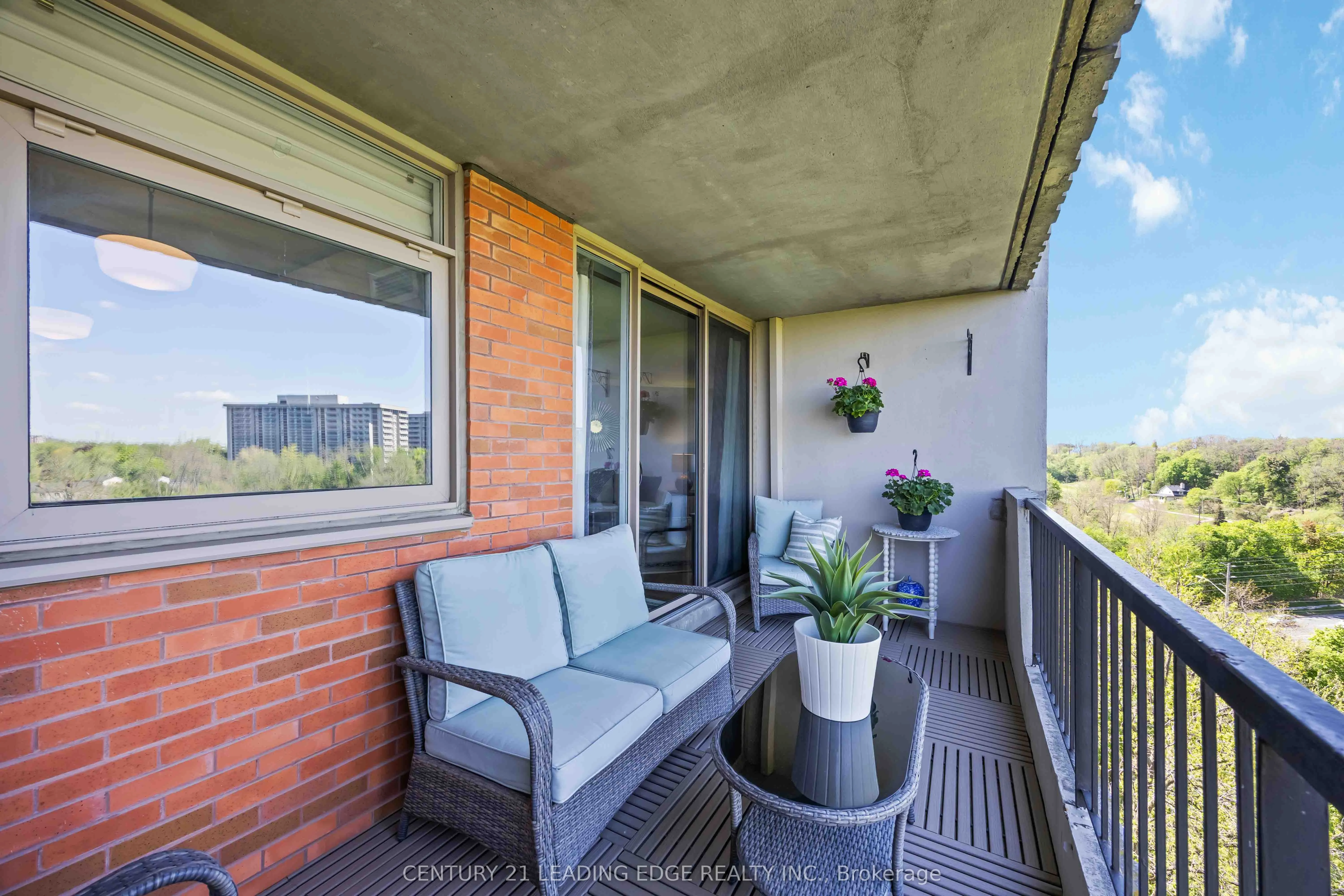 7811 Yonge Street, #811