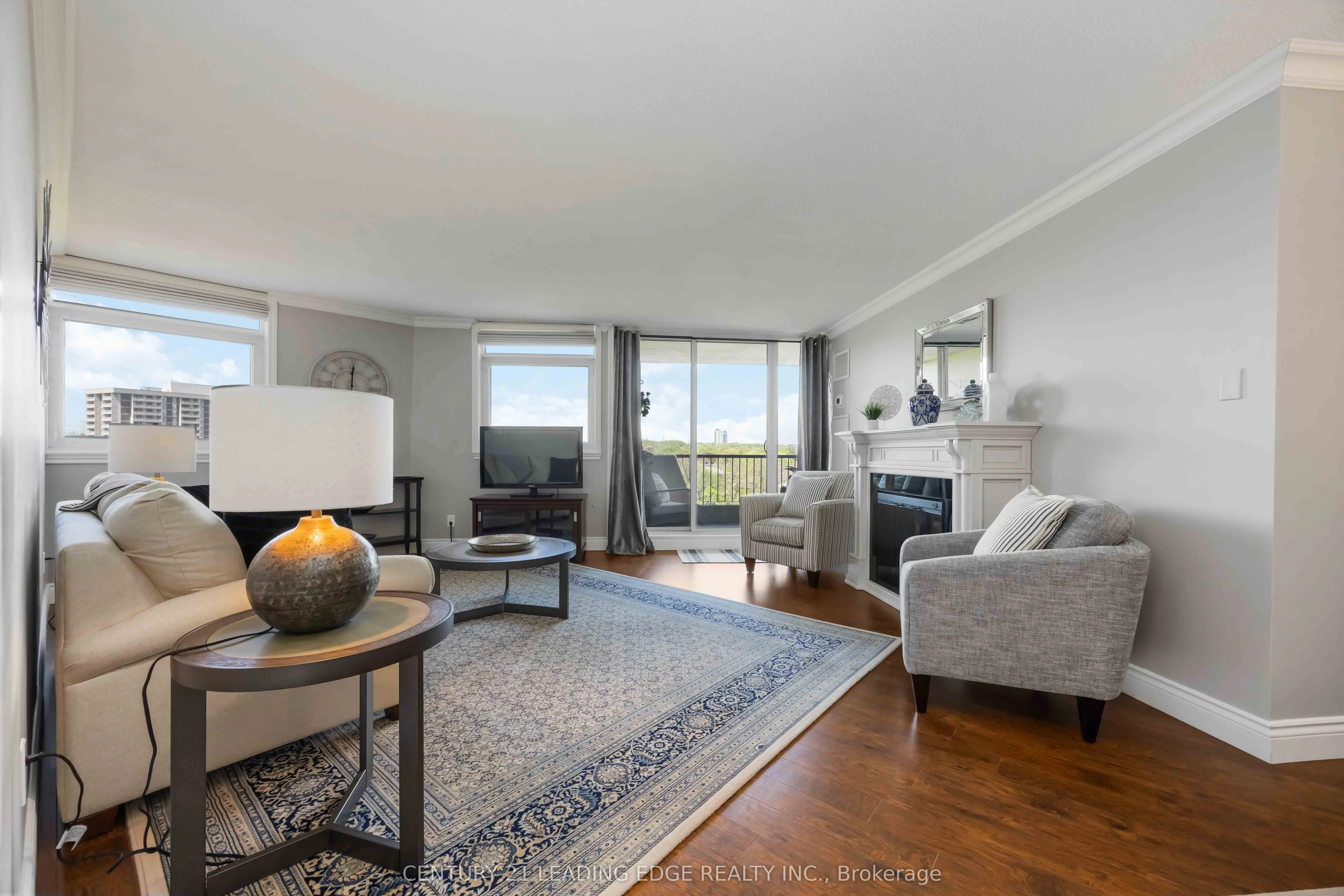 7811 Yonge Street, #811