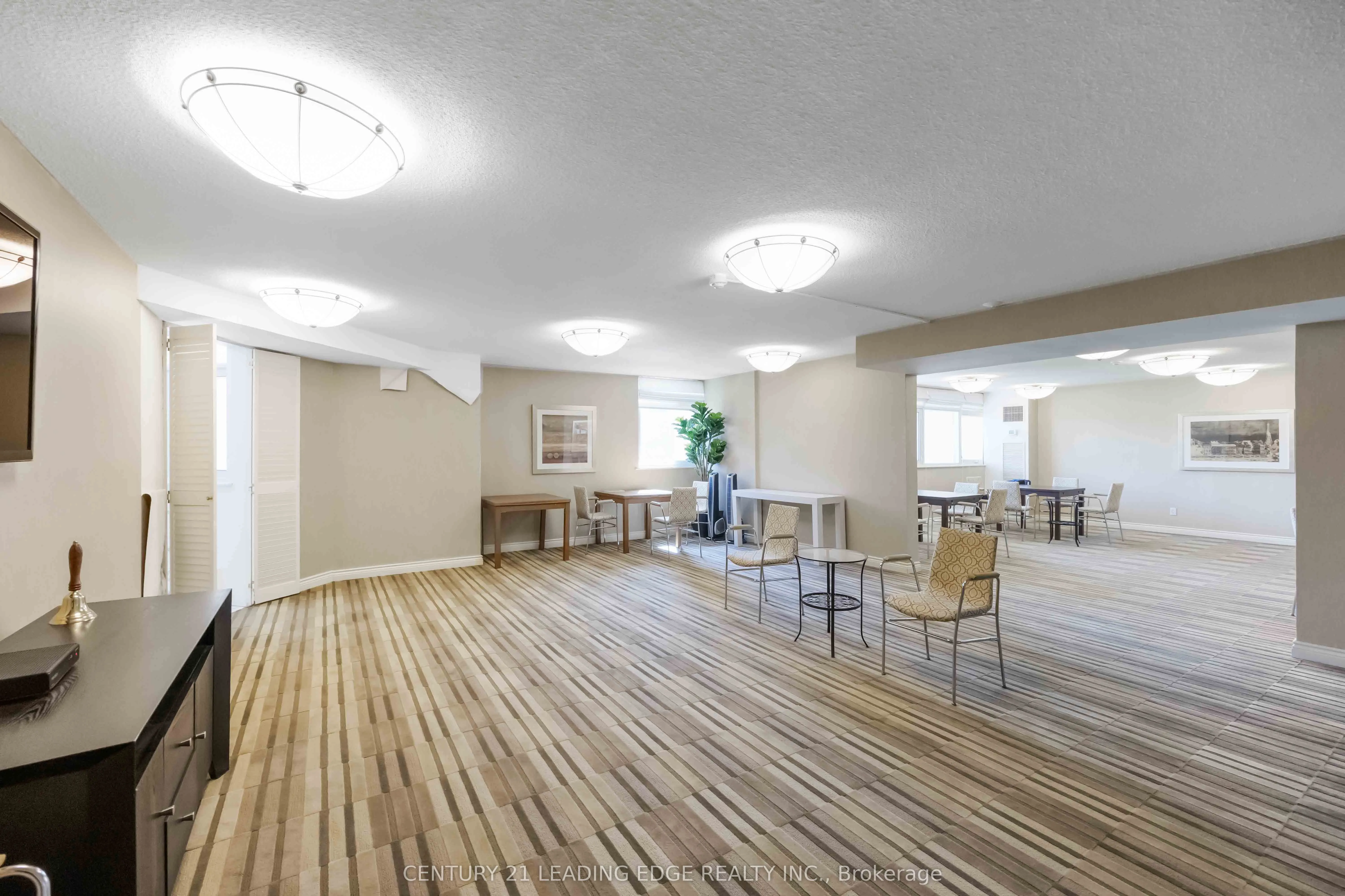 7811 Yonge Street, #811