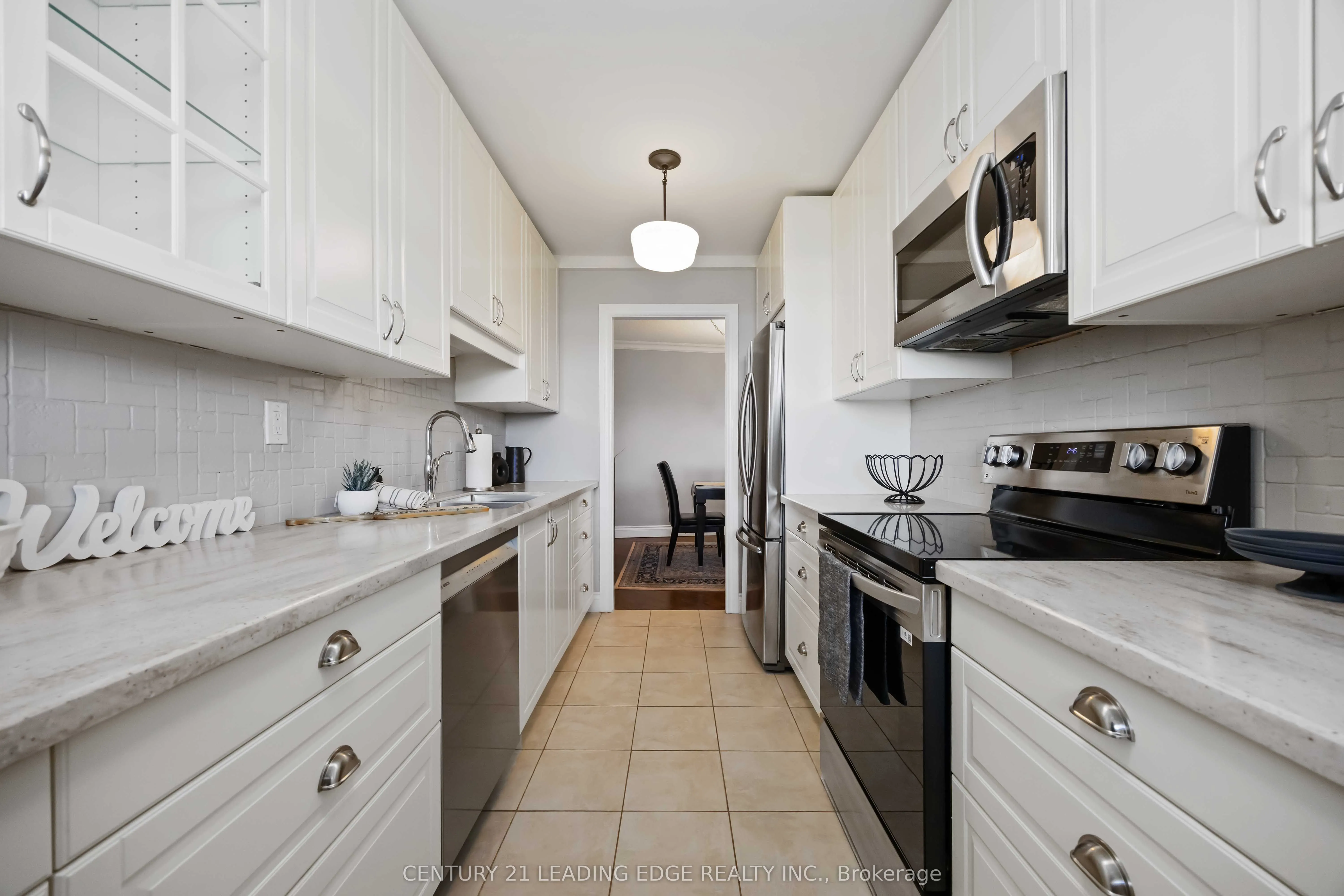 7811 Yonge Street, #811