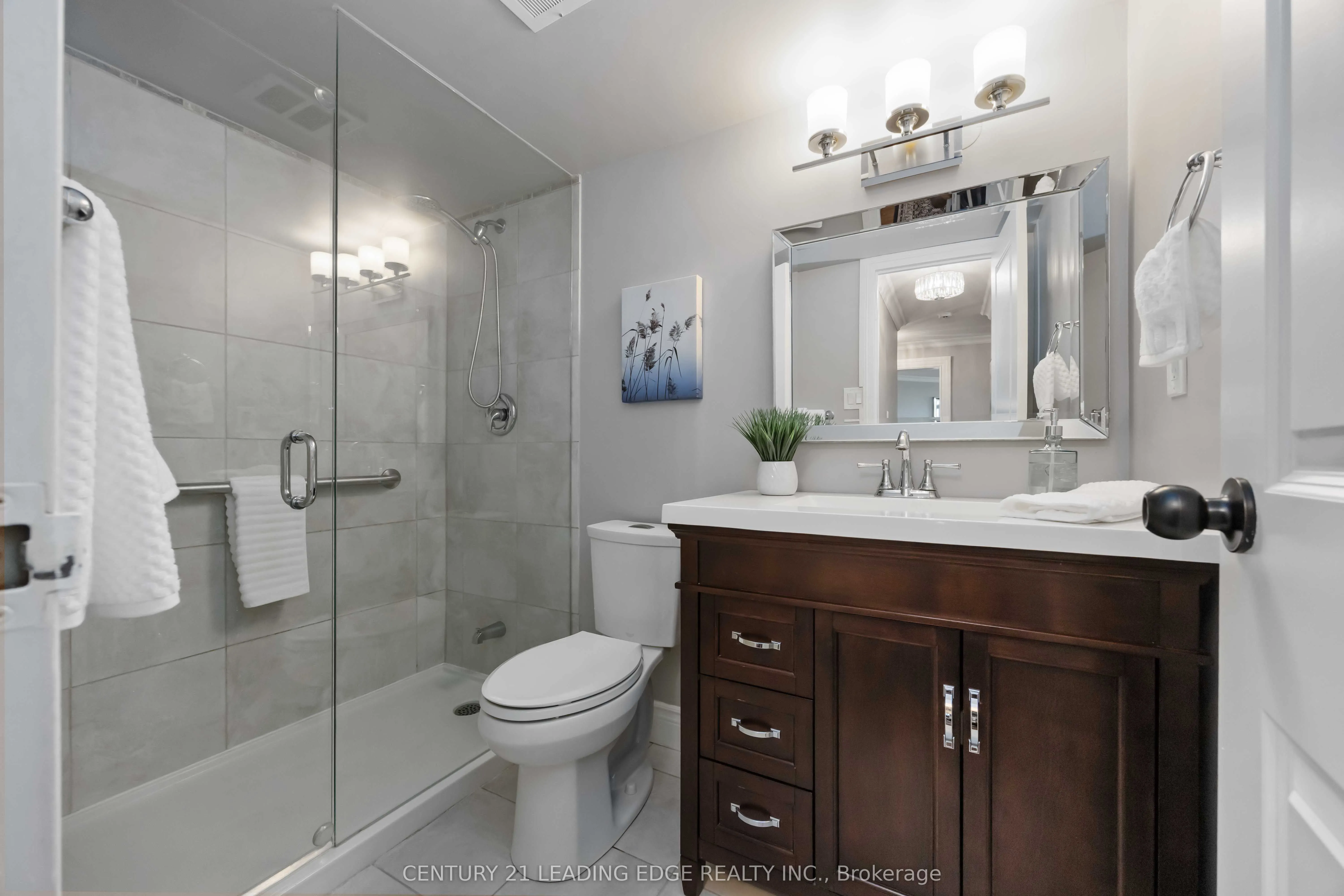 7811 Yonge Street, #811