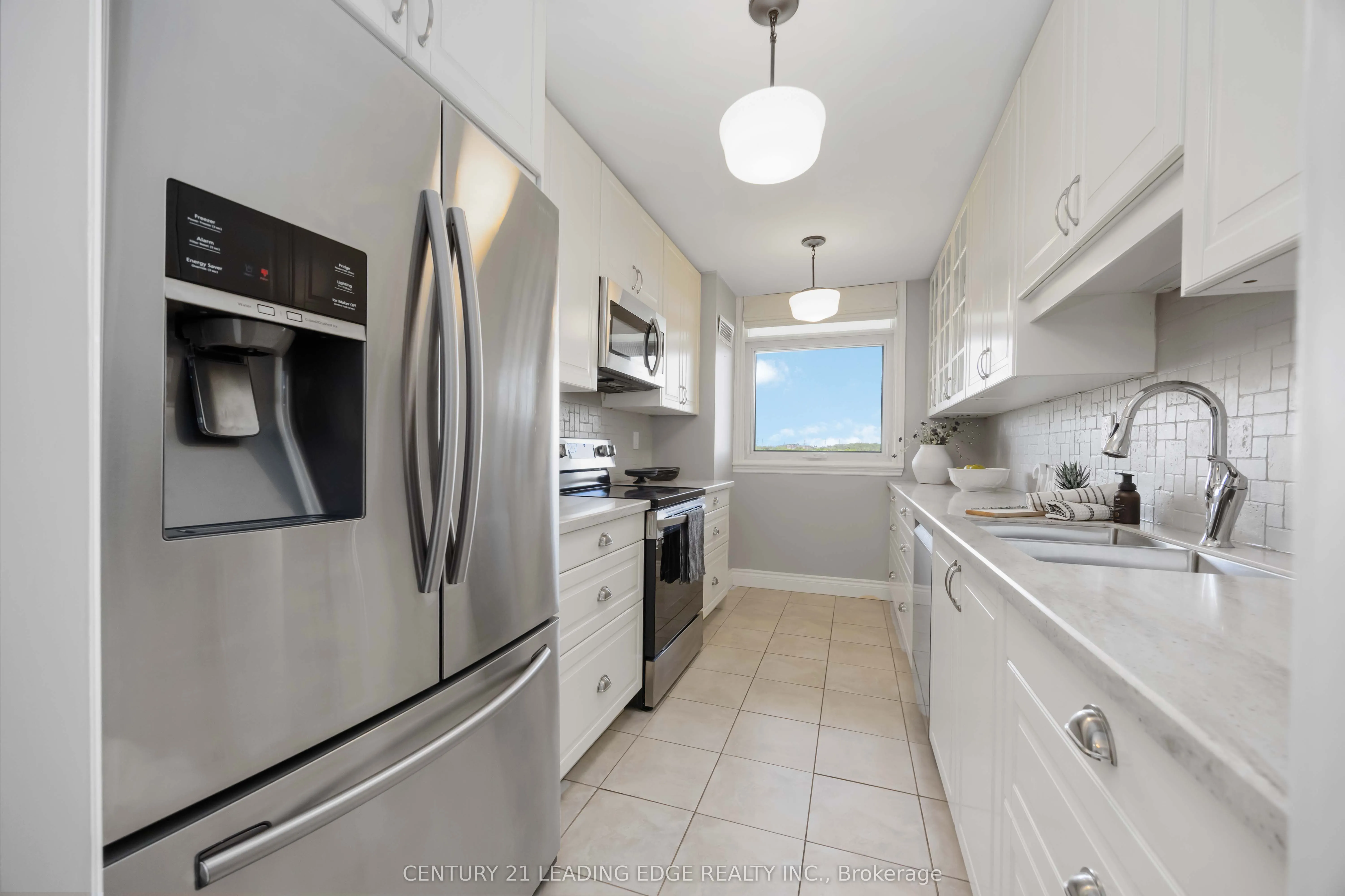 7811 Yonge Street, #811