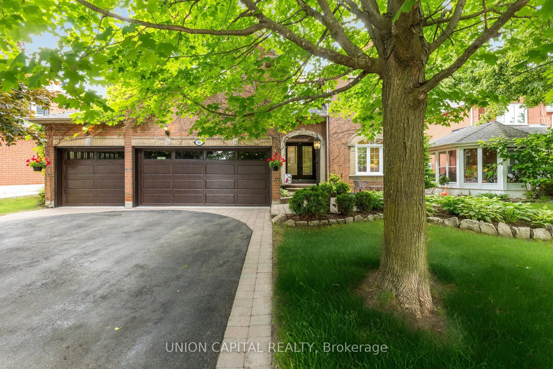86 Charing Crescent