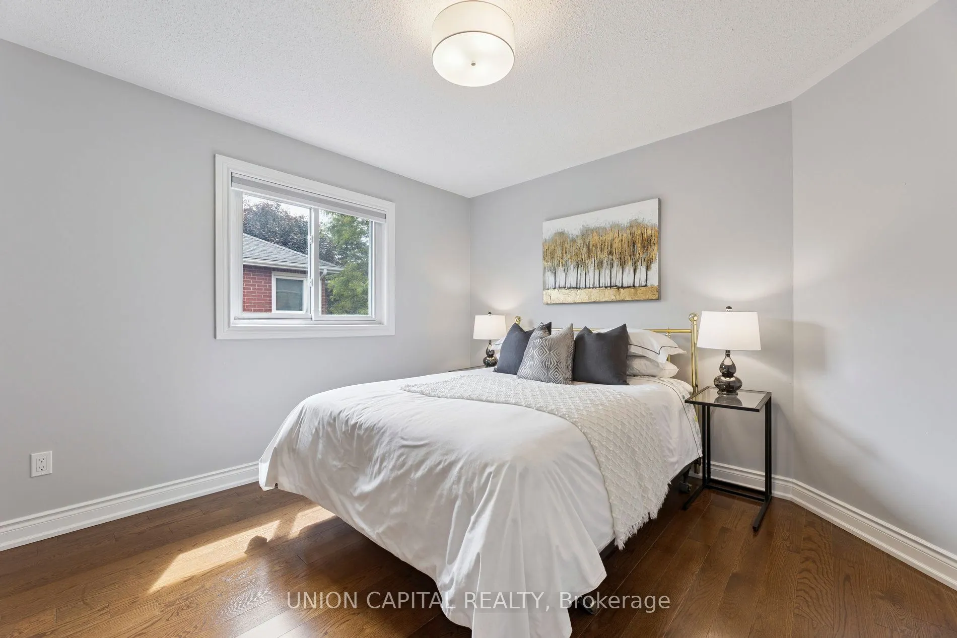 86 Charing Crescent