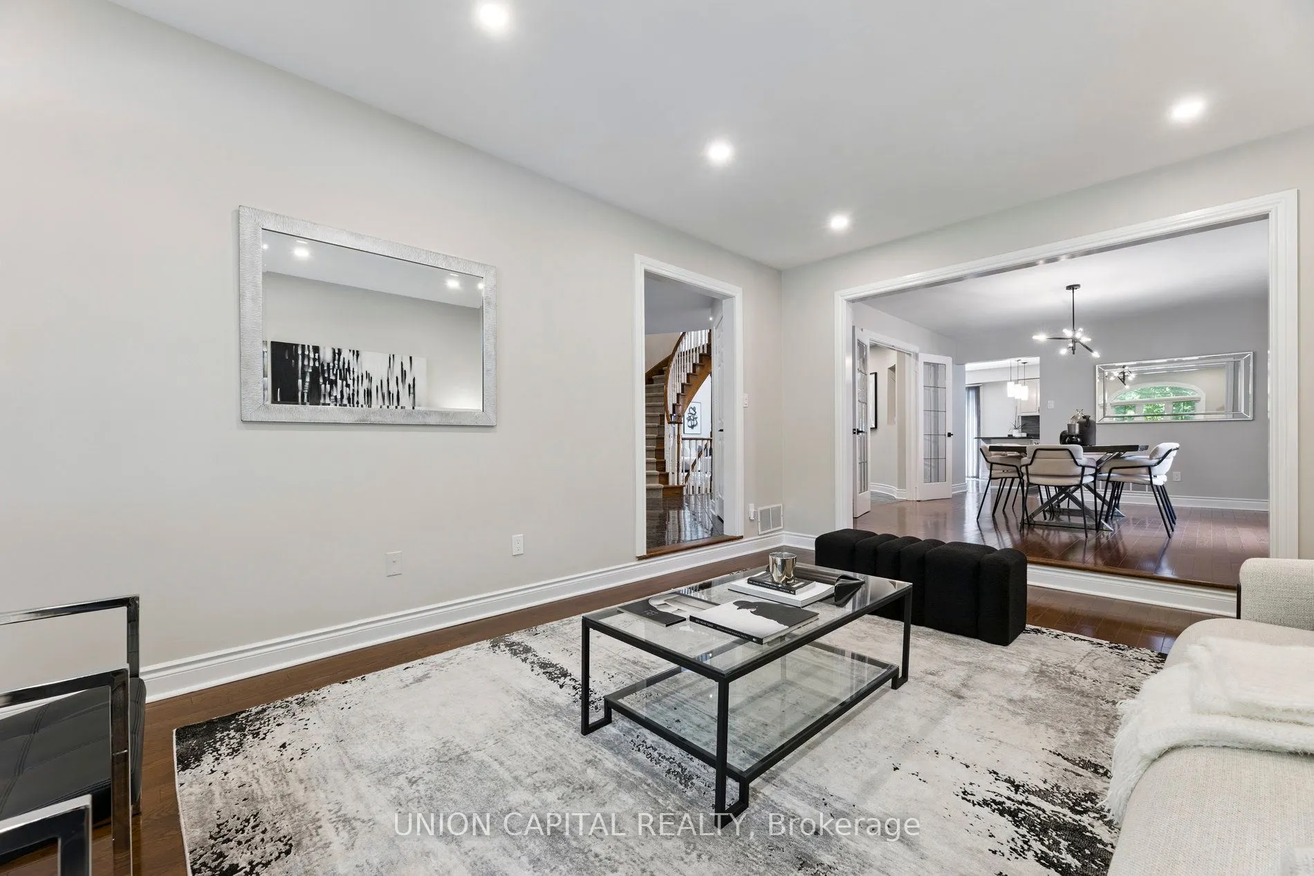 86 Charing Crescent