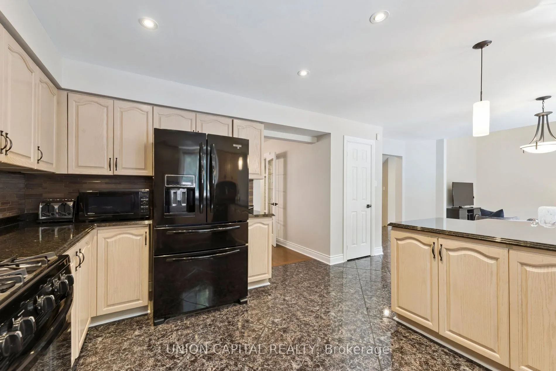 86 Charing Crescent