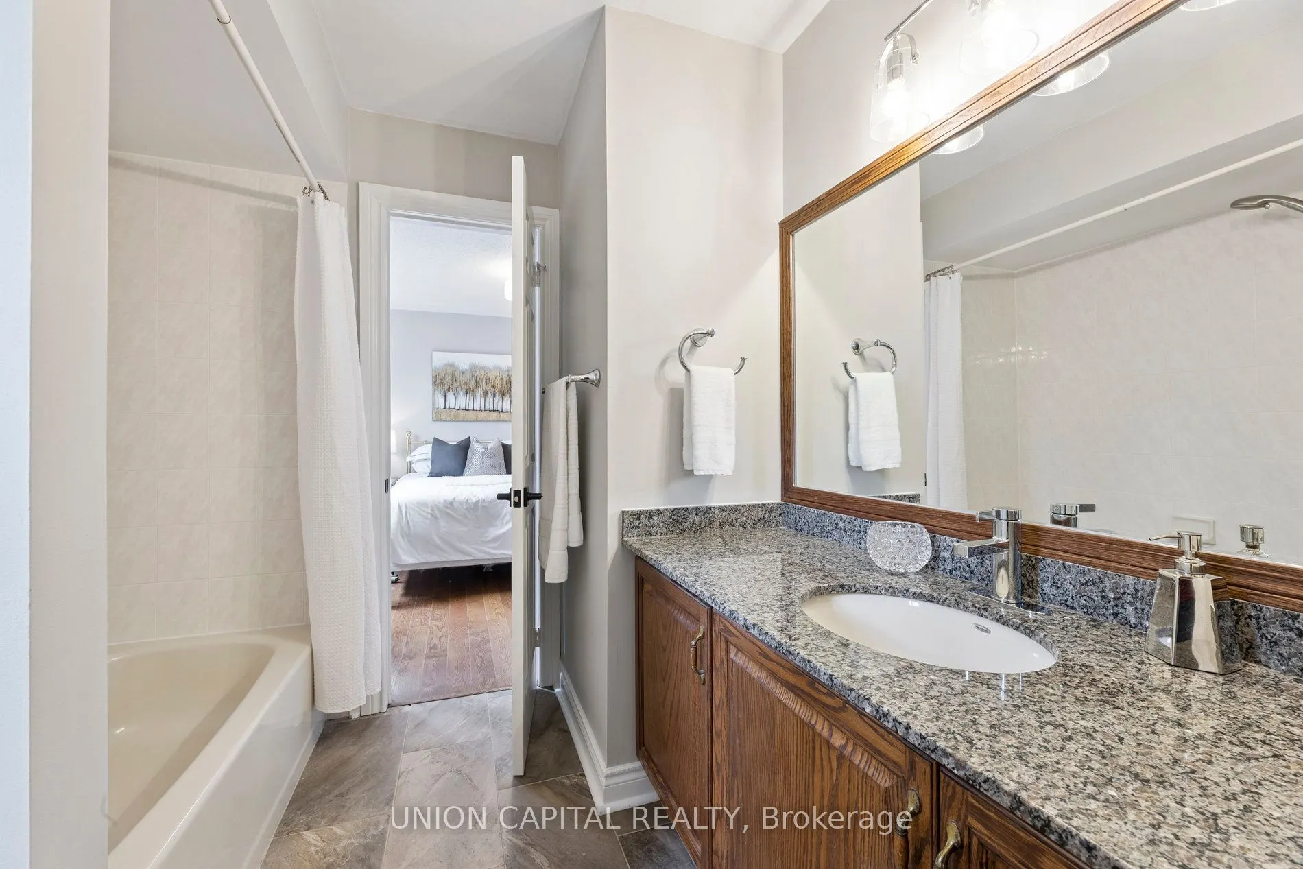 86 Charing Crescent