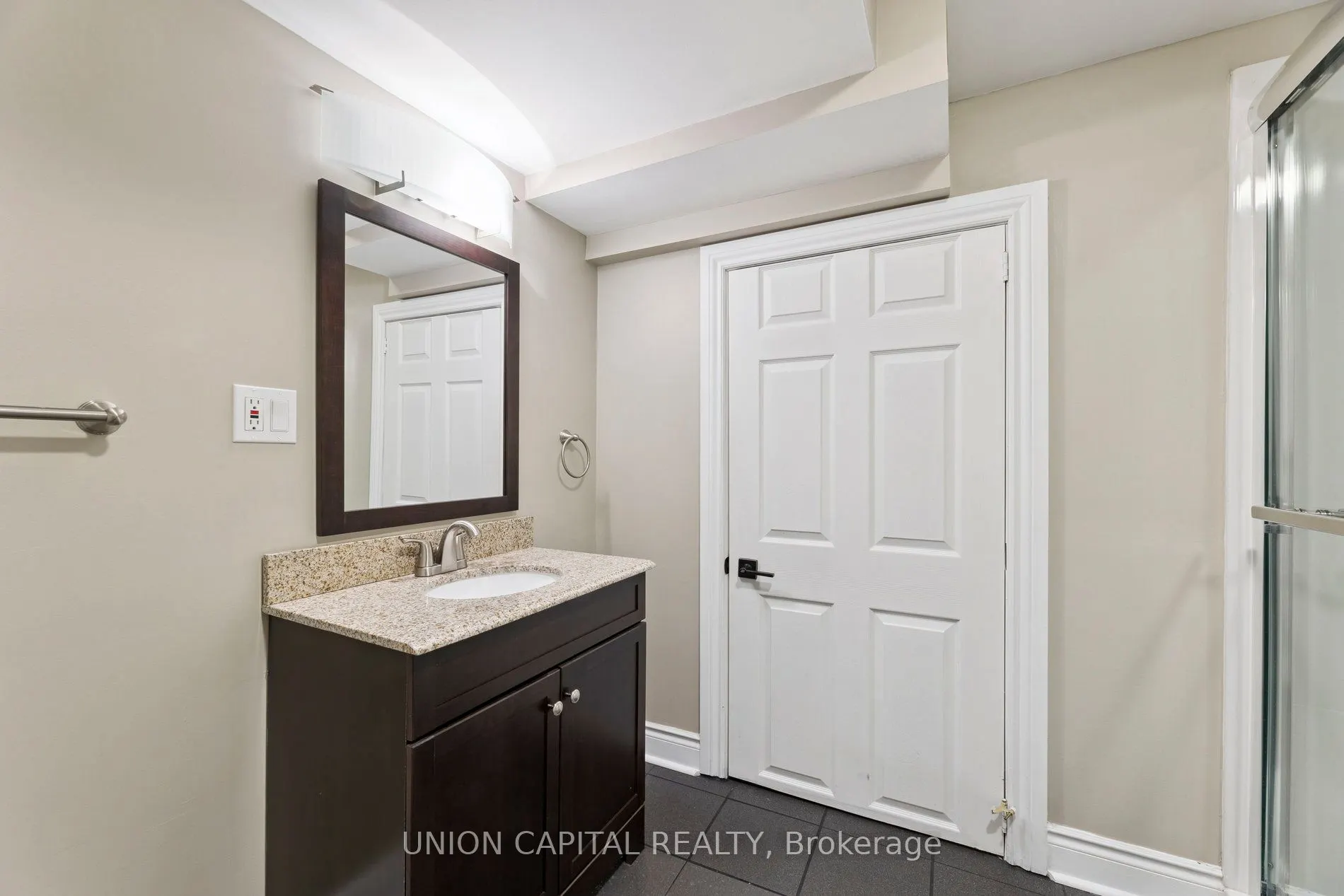 86 Charing Crescent