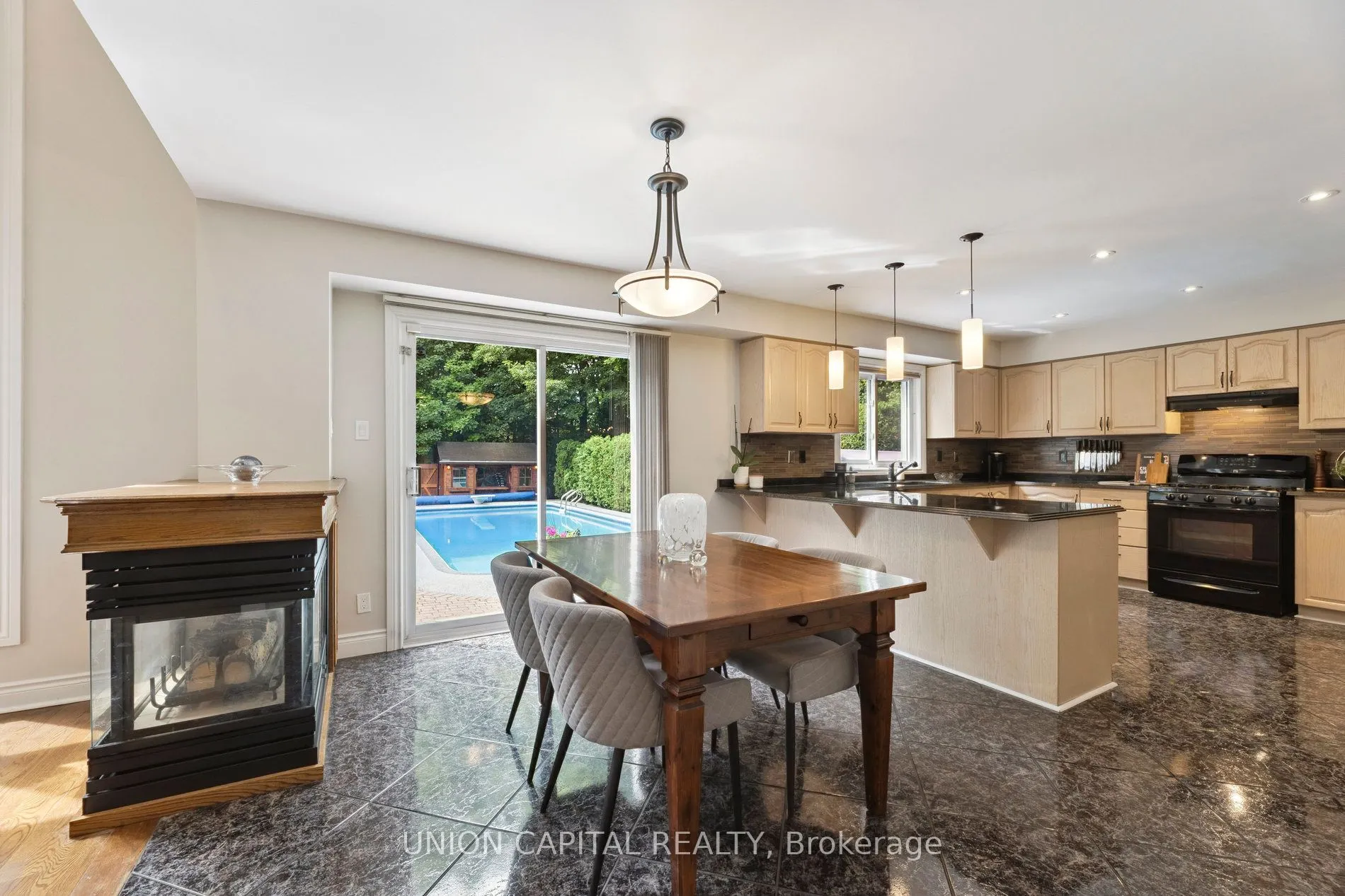 86 Charing Crescent