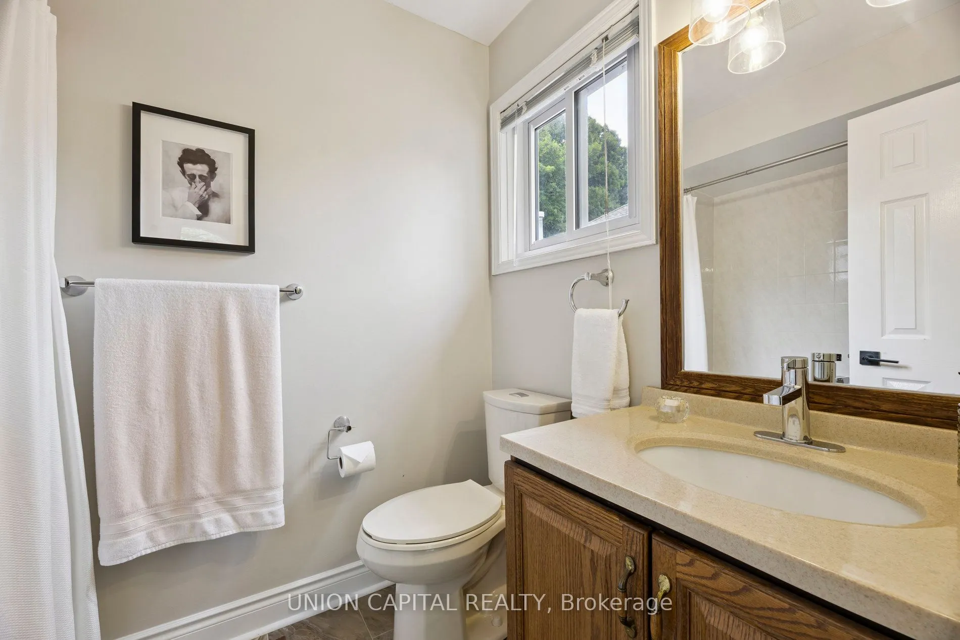 86 Charing Crescent