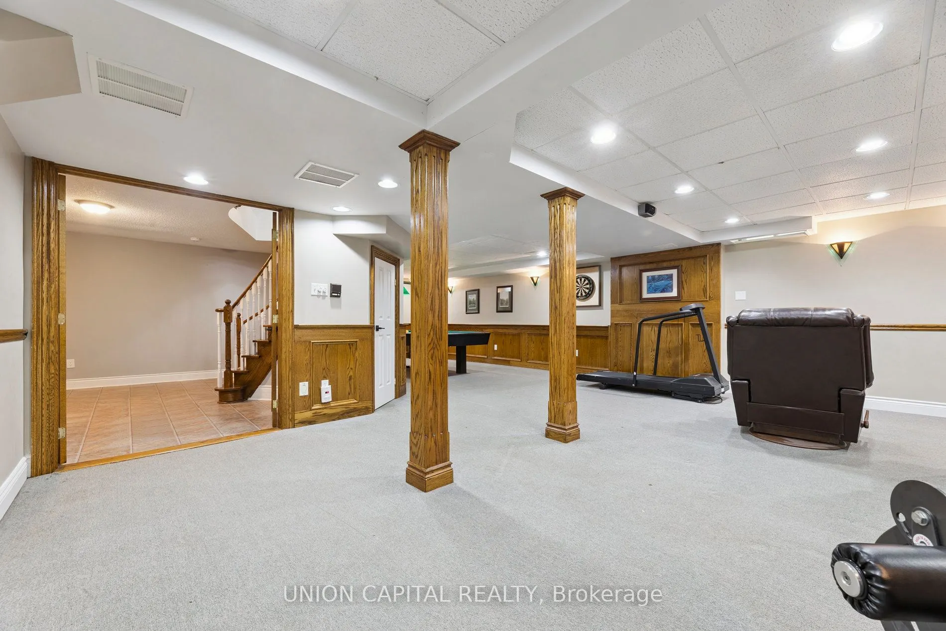 86 Charing Crescent