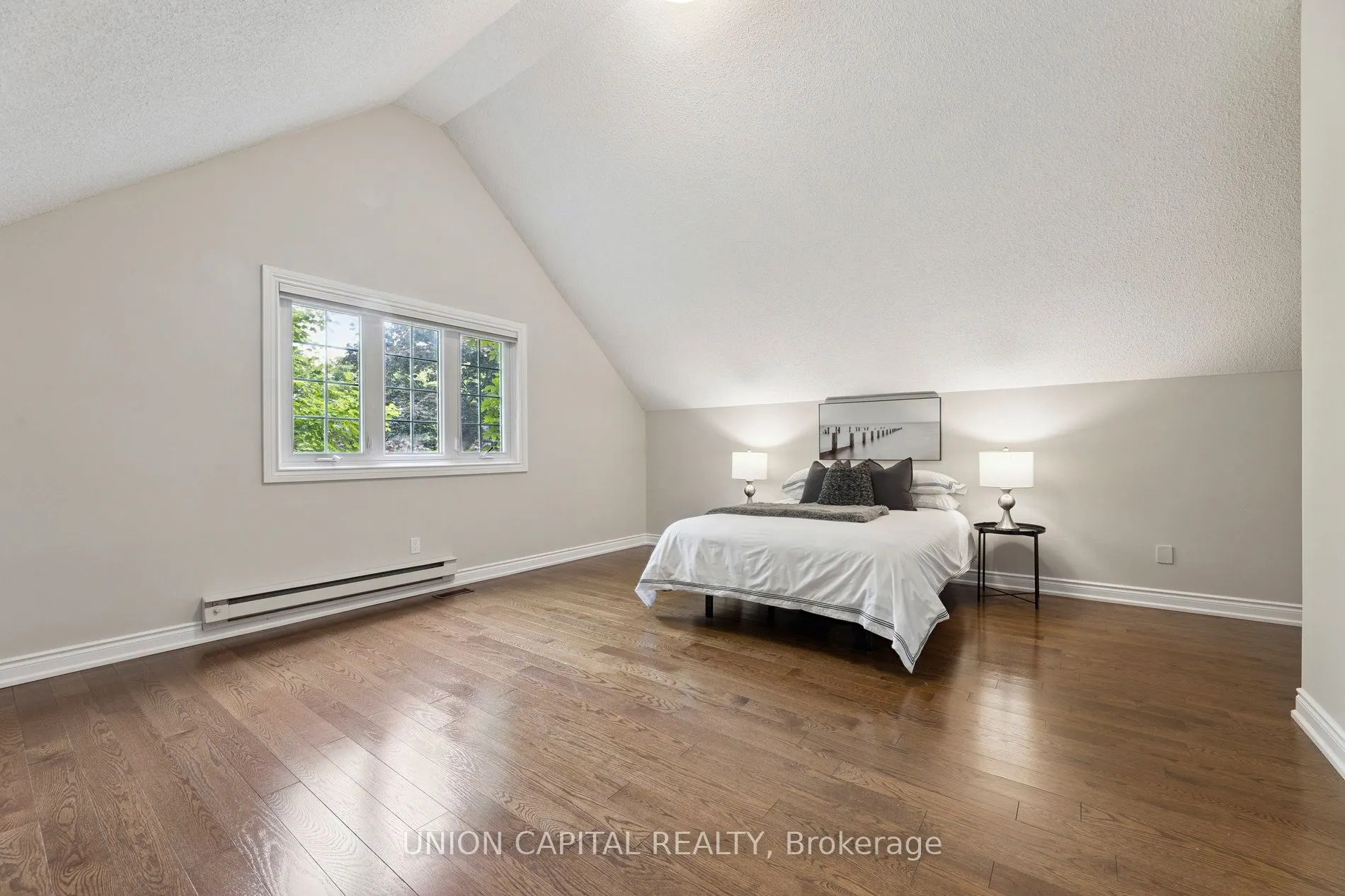 86 Charing Crescent