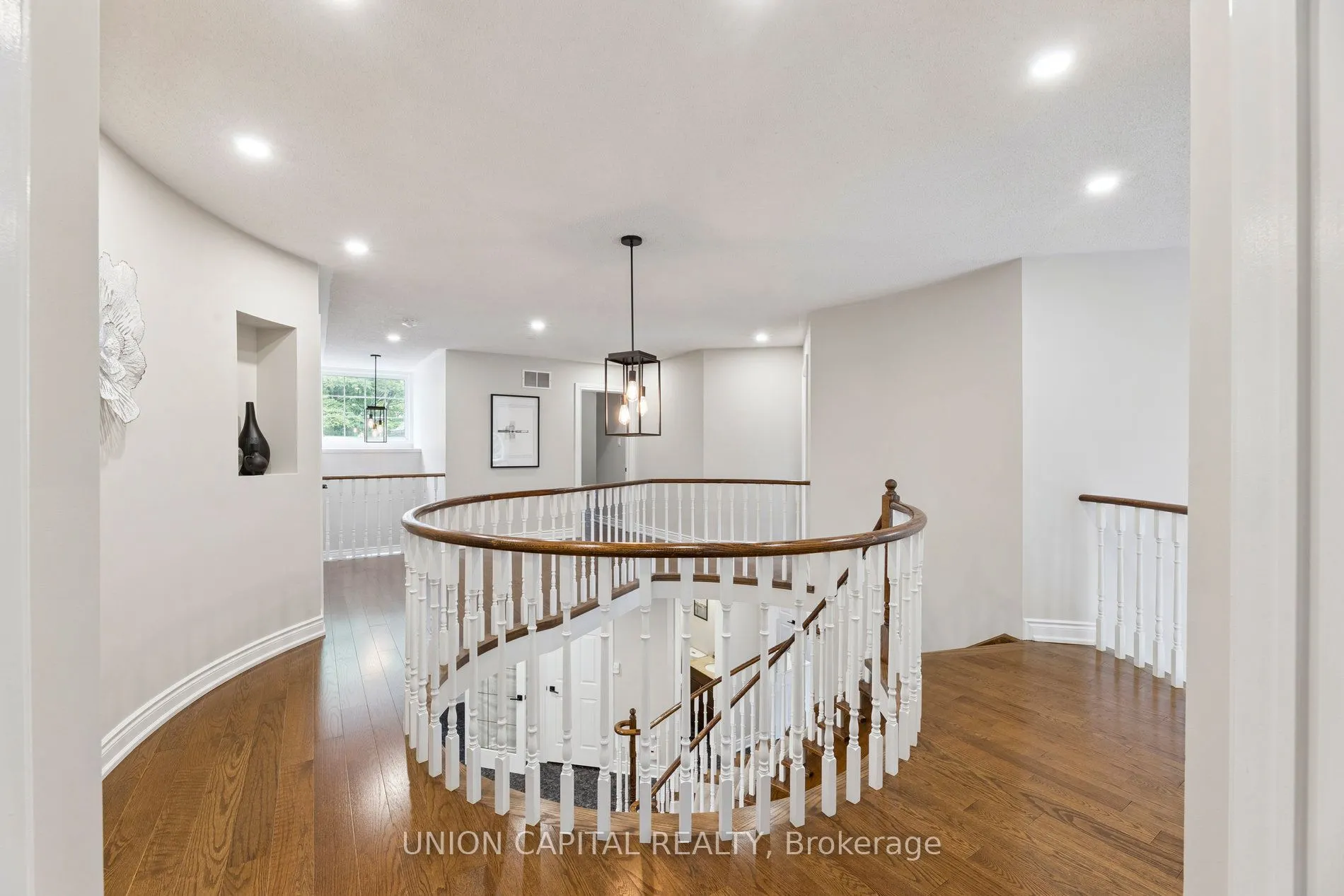 86 Charing Crescent