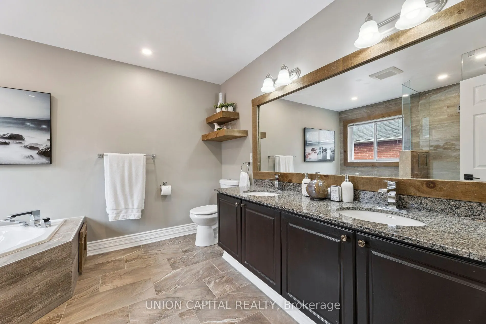 86 Charing Crescent