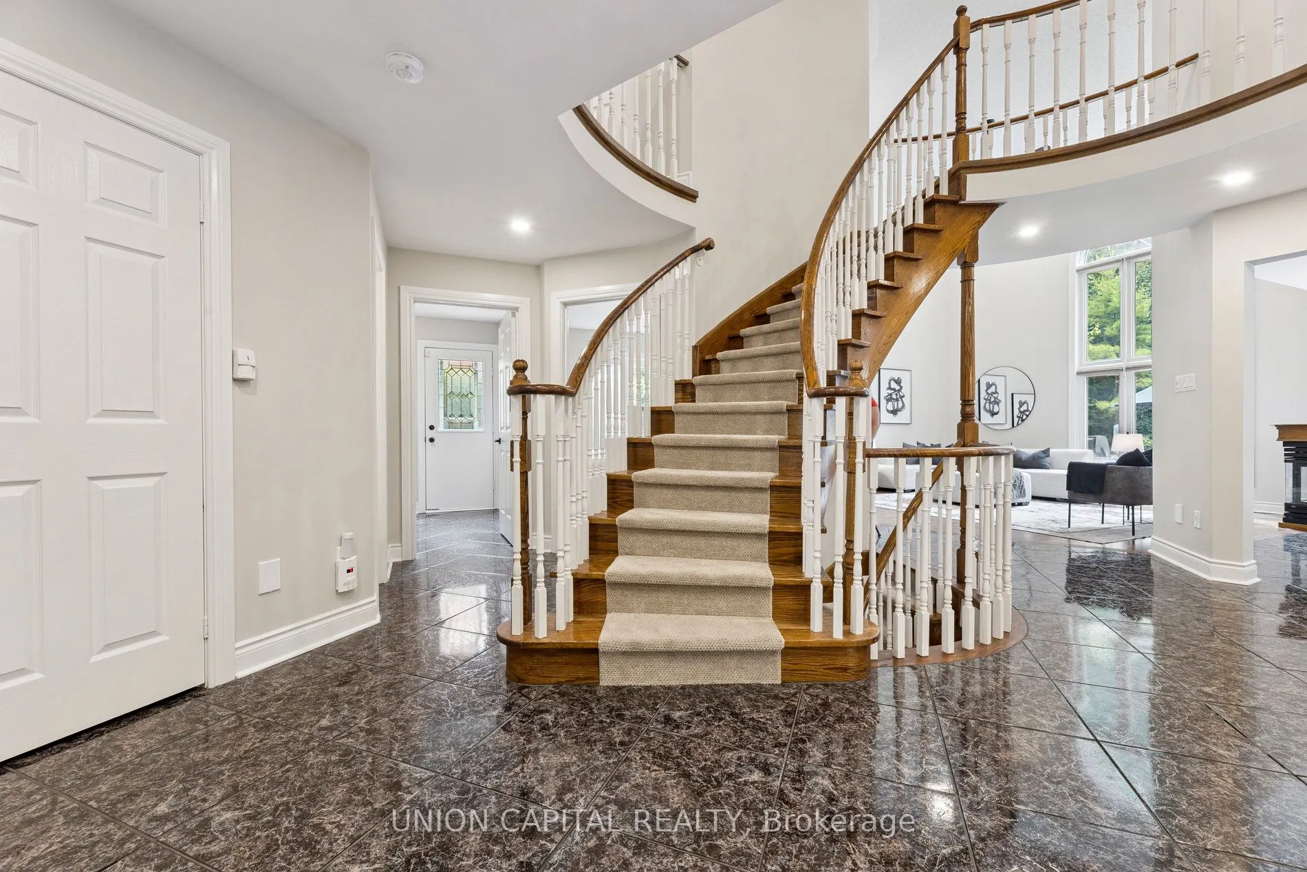 86 Charing Crescent