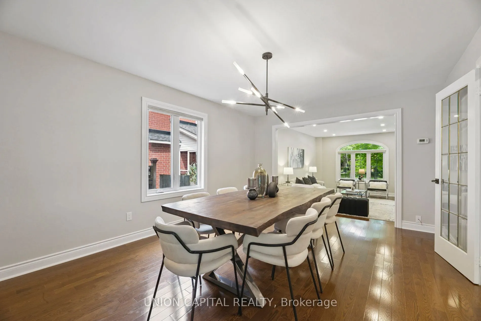 86 Charing Crescent