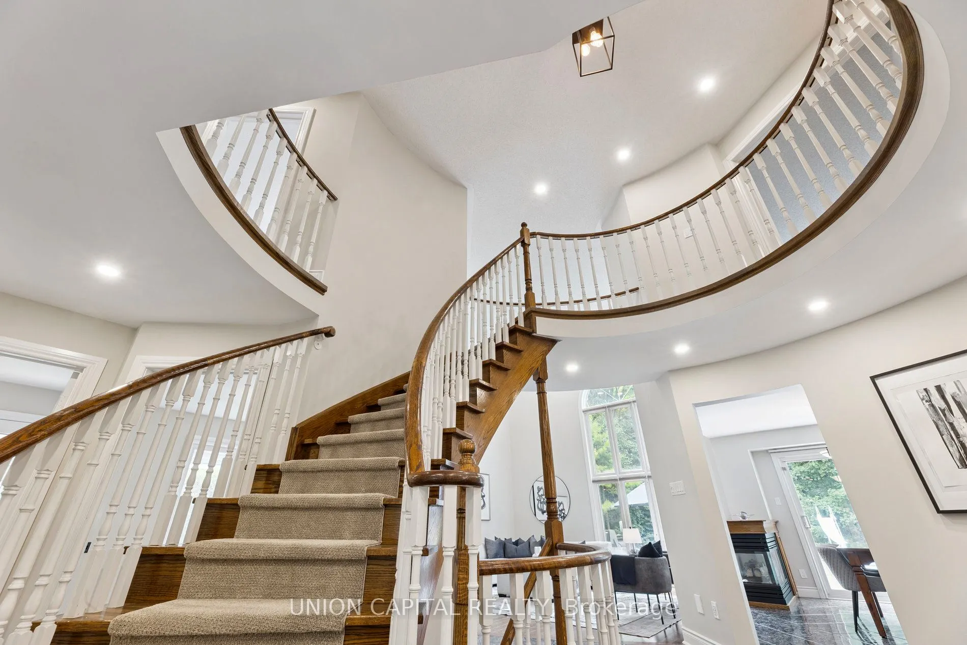 86 Charing Crescent