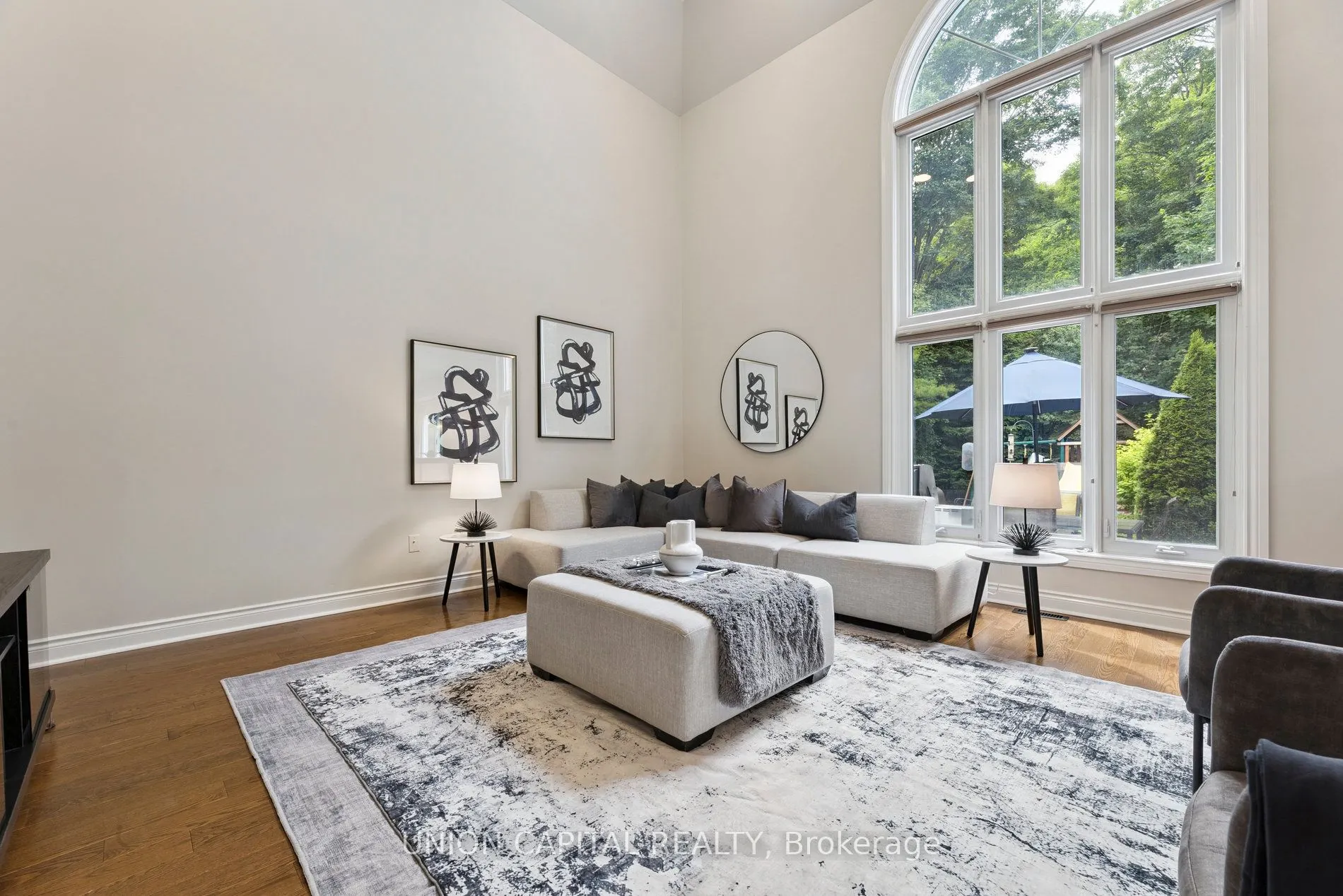 86 Charing Crescent
