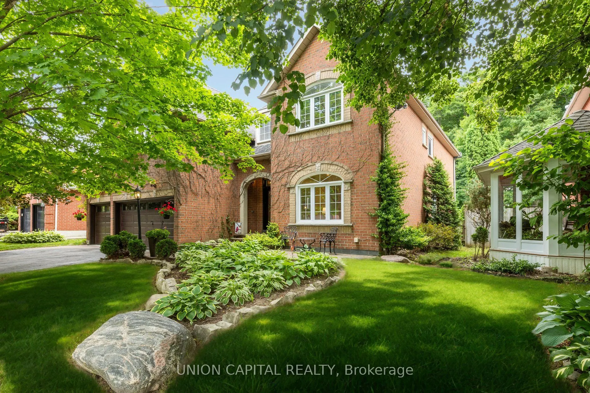 86 Charing Crescent
