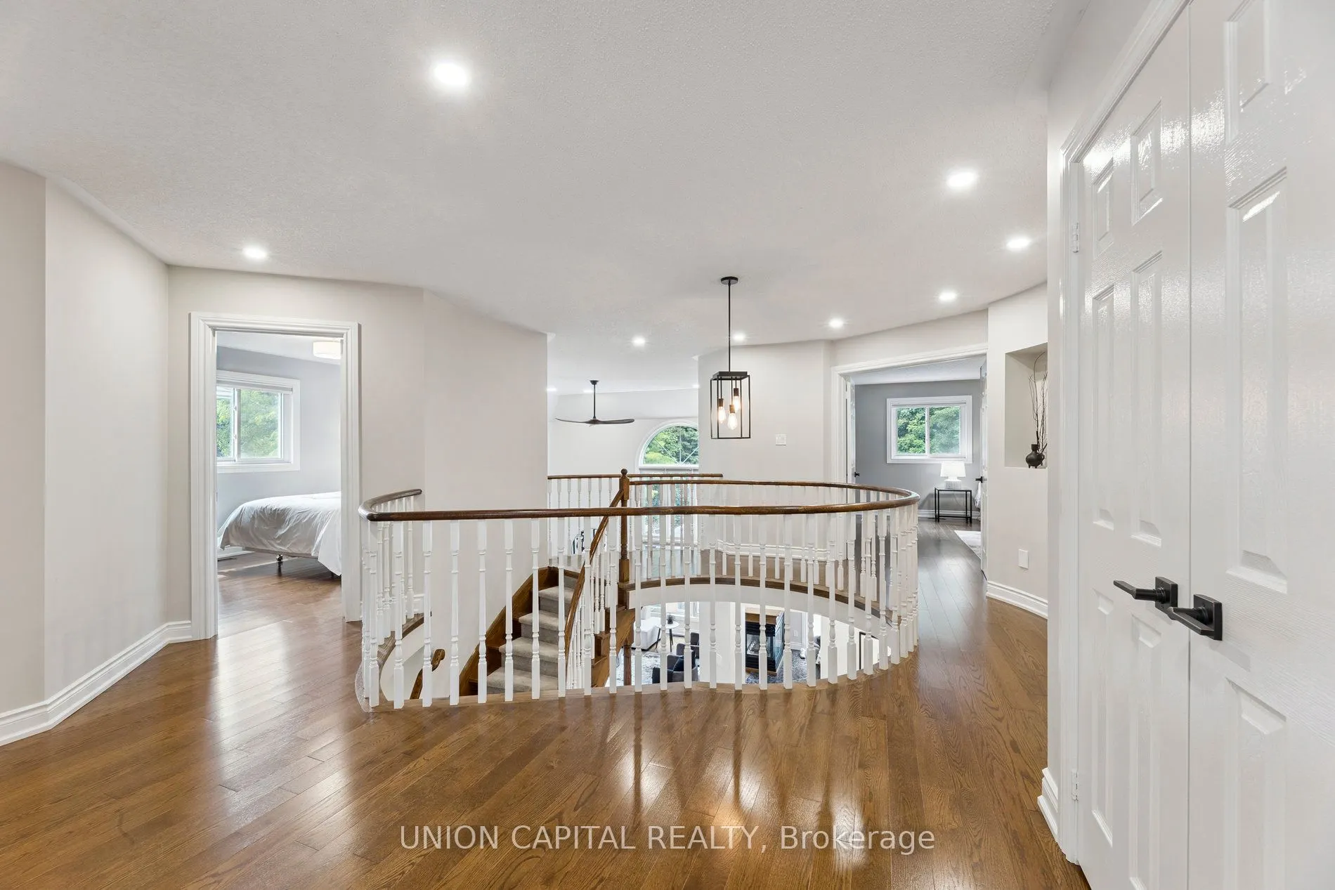 86 Charing Crescent